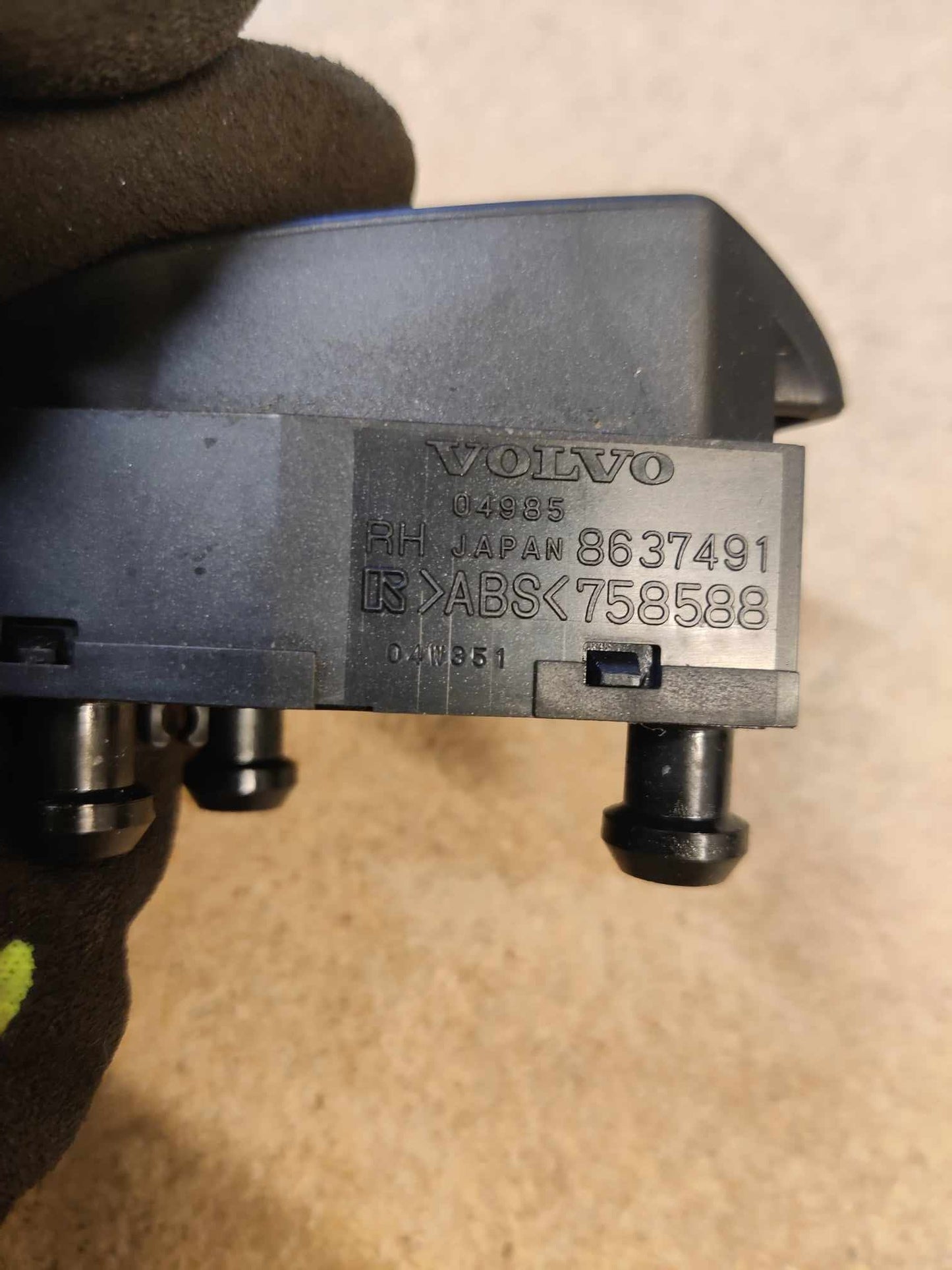 Kaiuttimen katkaisin Volvo V50 1.8 bensa 2004 8637491