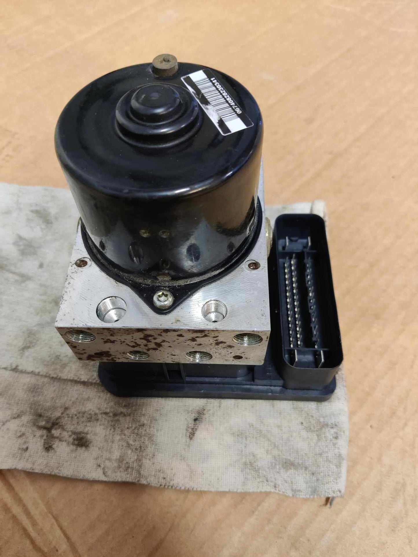ABS hydraulikoneisto Volvo V50 1.8 bensa 2004 30672504A