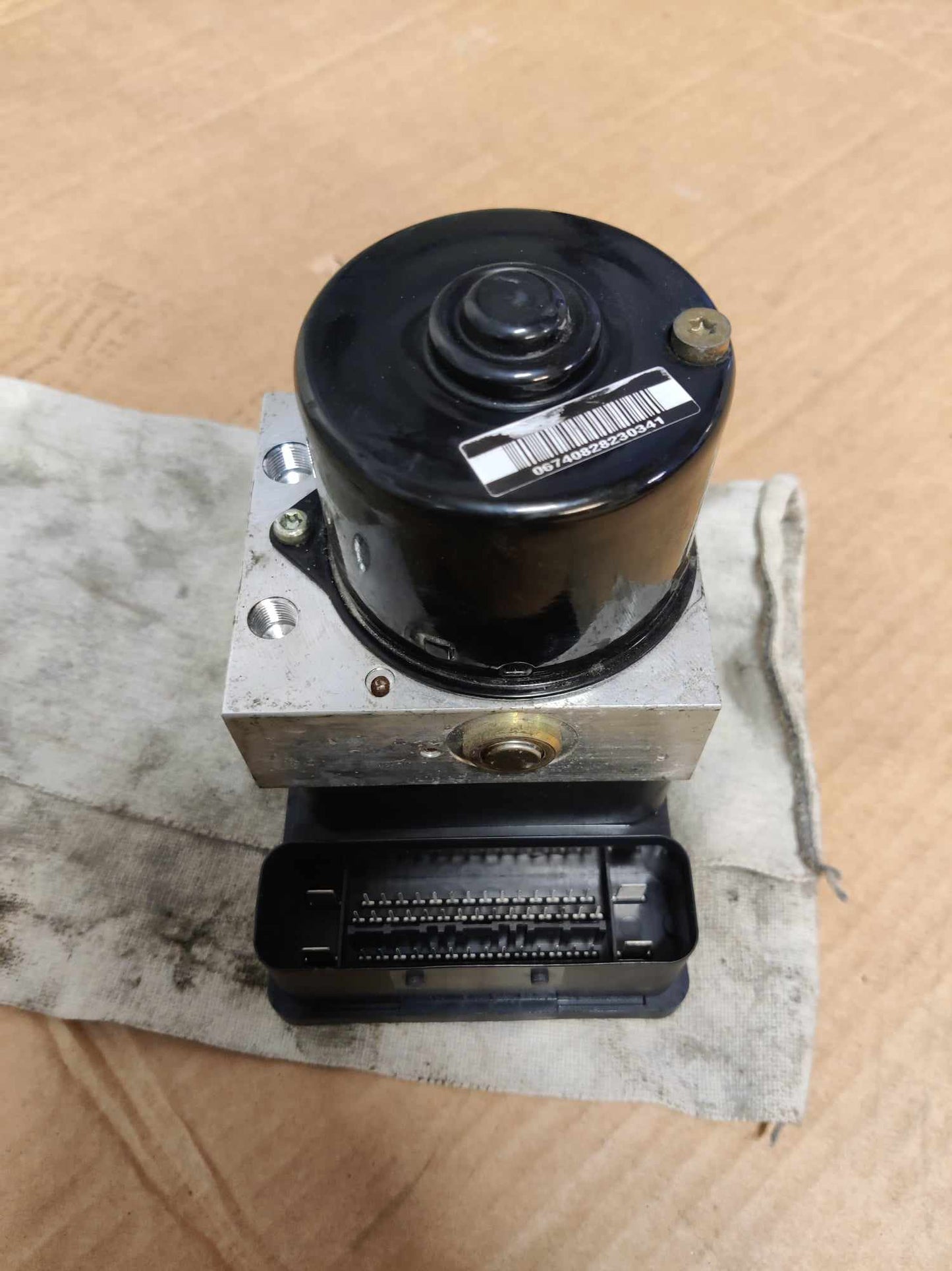 ABS hydraulikoneisto Volvo V50 1.8 bensa 2004 30672504A