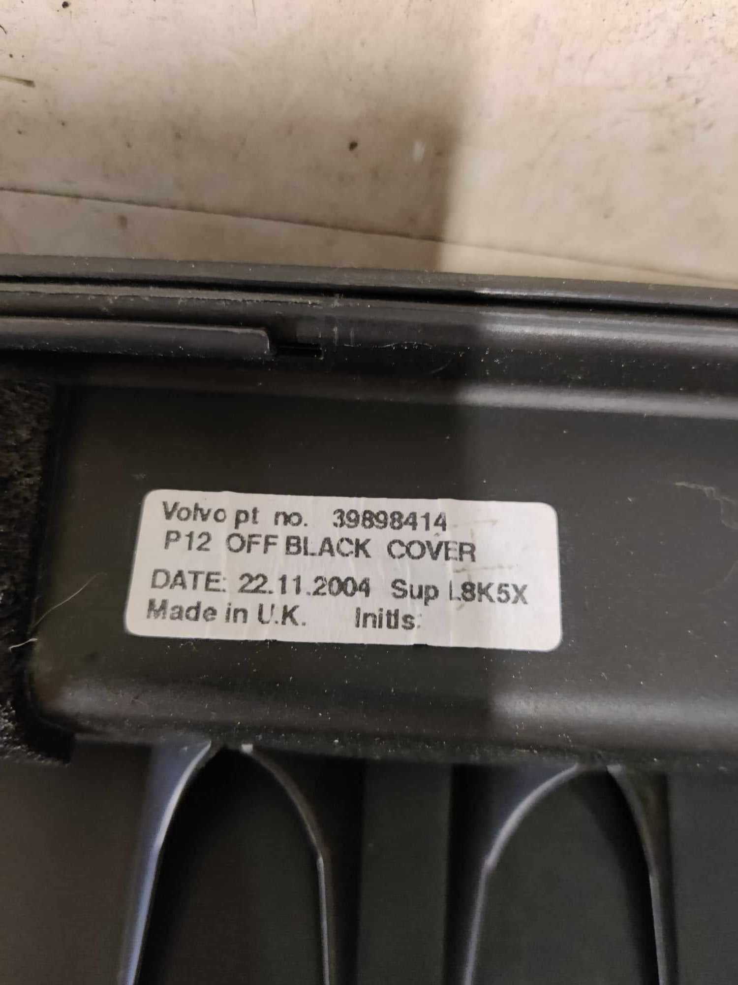 Tavaratilan suojaverho Volvo V50 1.8 bensa 2004 39898414