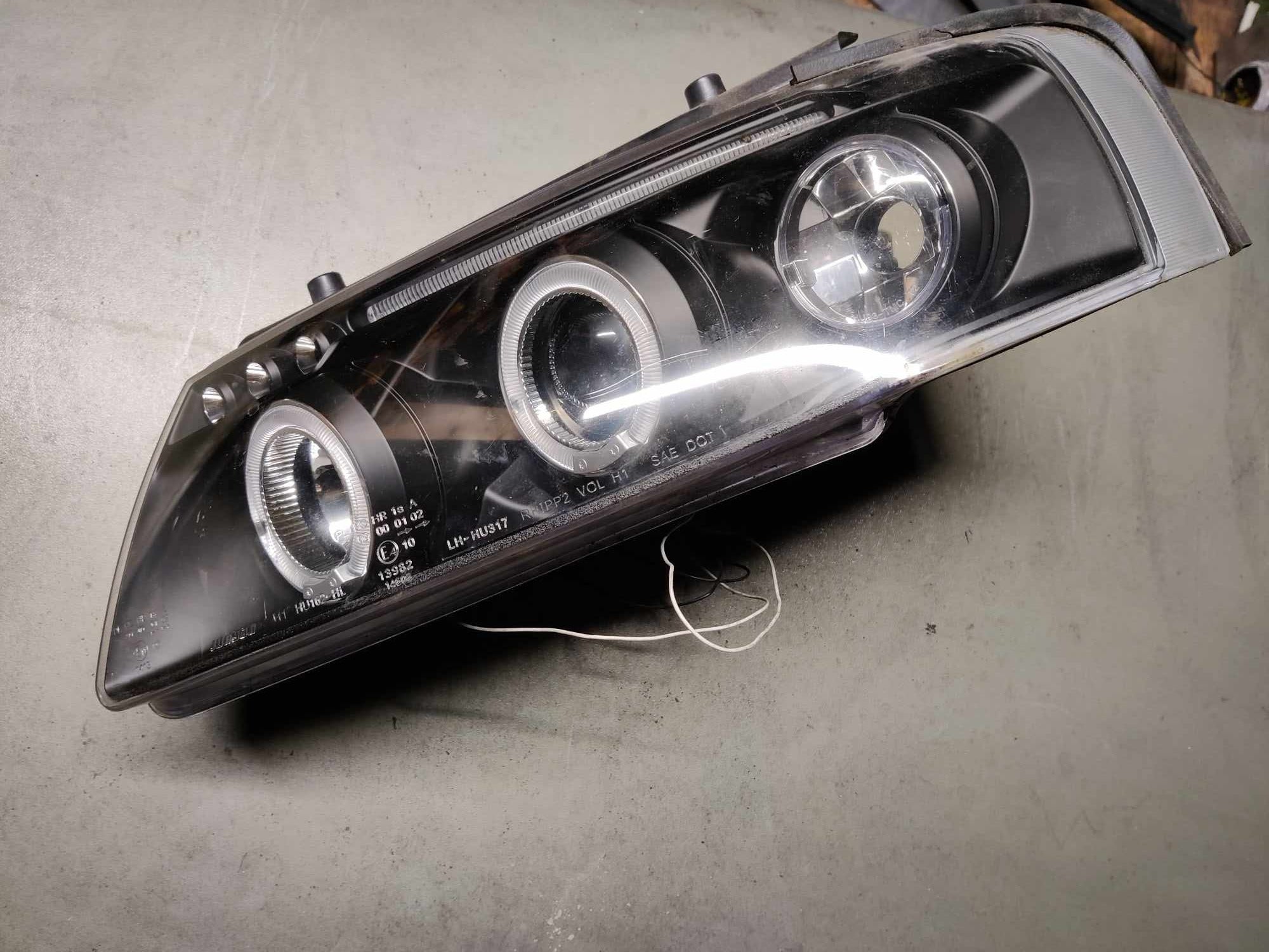 Ajovalo vasen, tumma Angle Eyes, VW Passat 2001-2005, HU162-HL