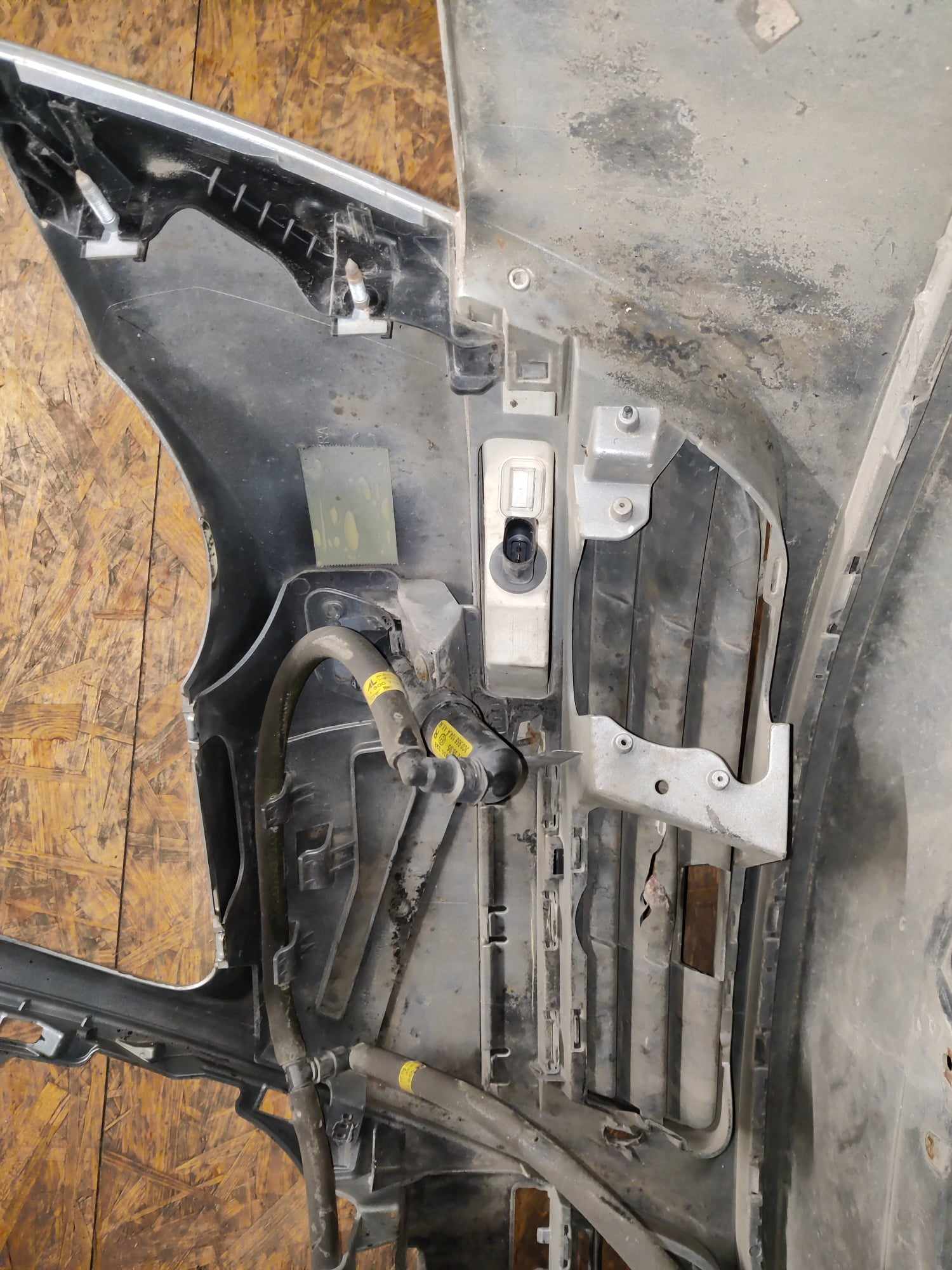 Etupuskuri VW Passat B6 2005-2011, 3C0807942