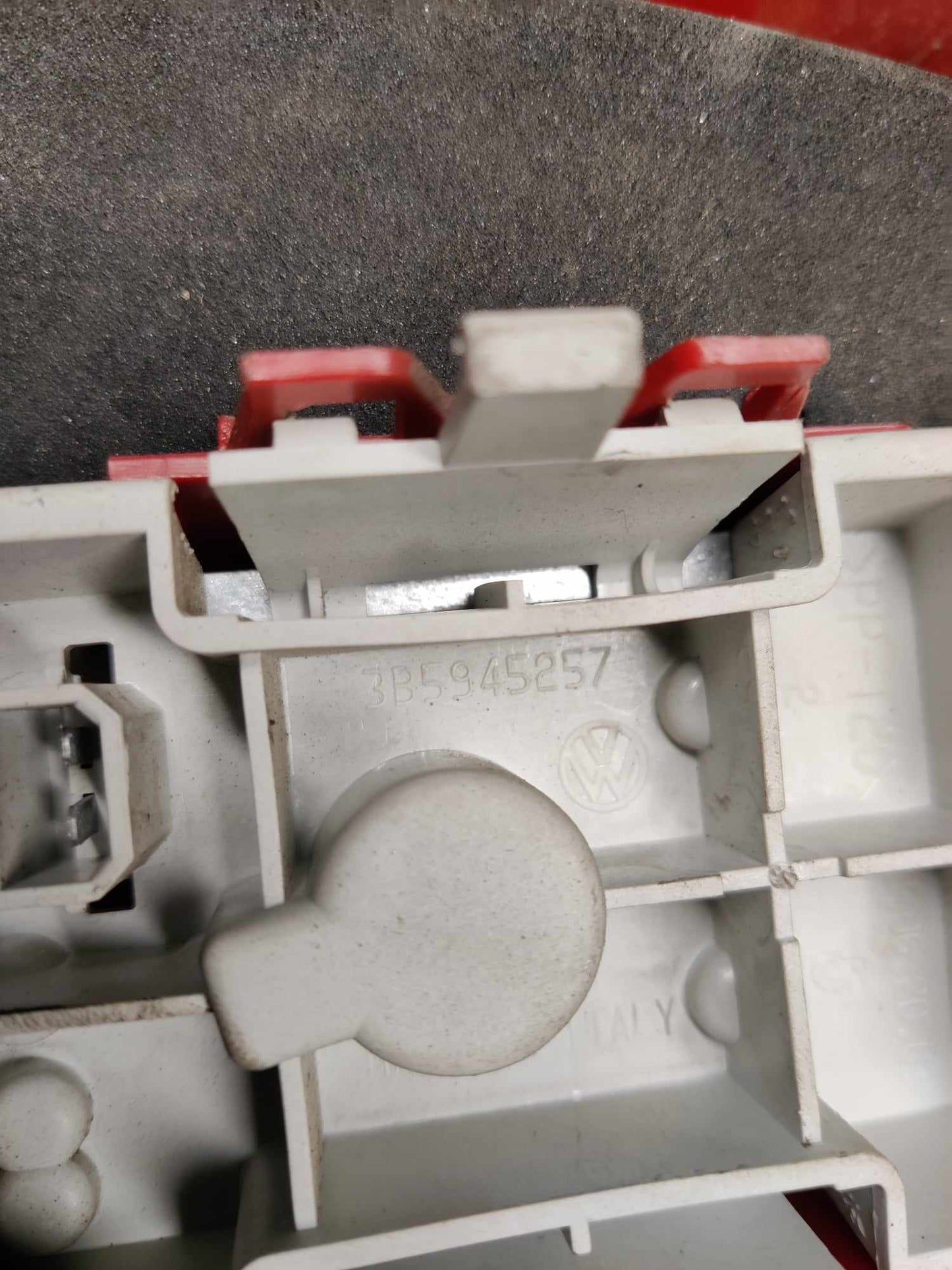 Takavalo, oikea VW Passat 1997-2000, 3B5945257