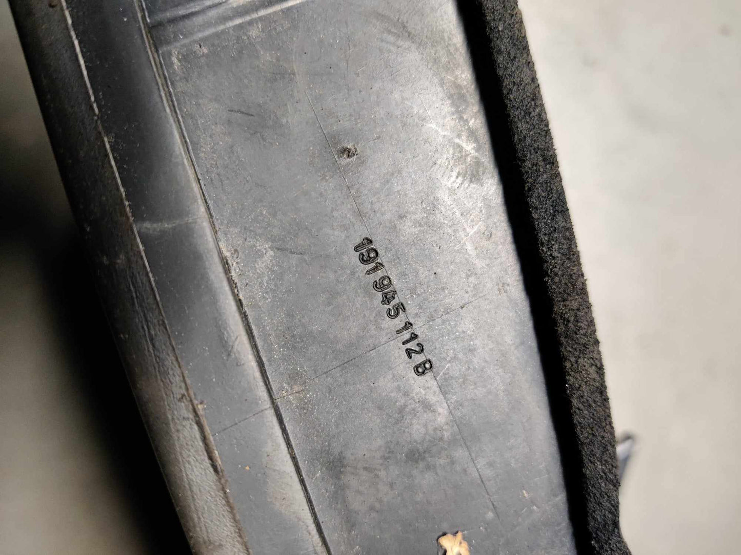 Takavalo oikea, VW Golf II (1984-1991), 191945112