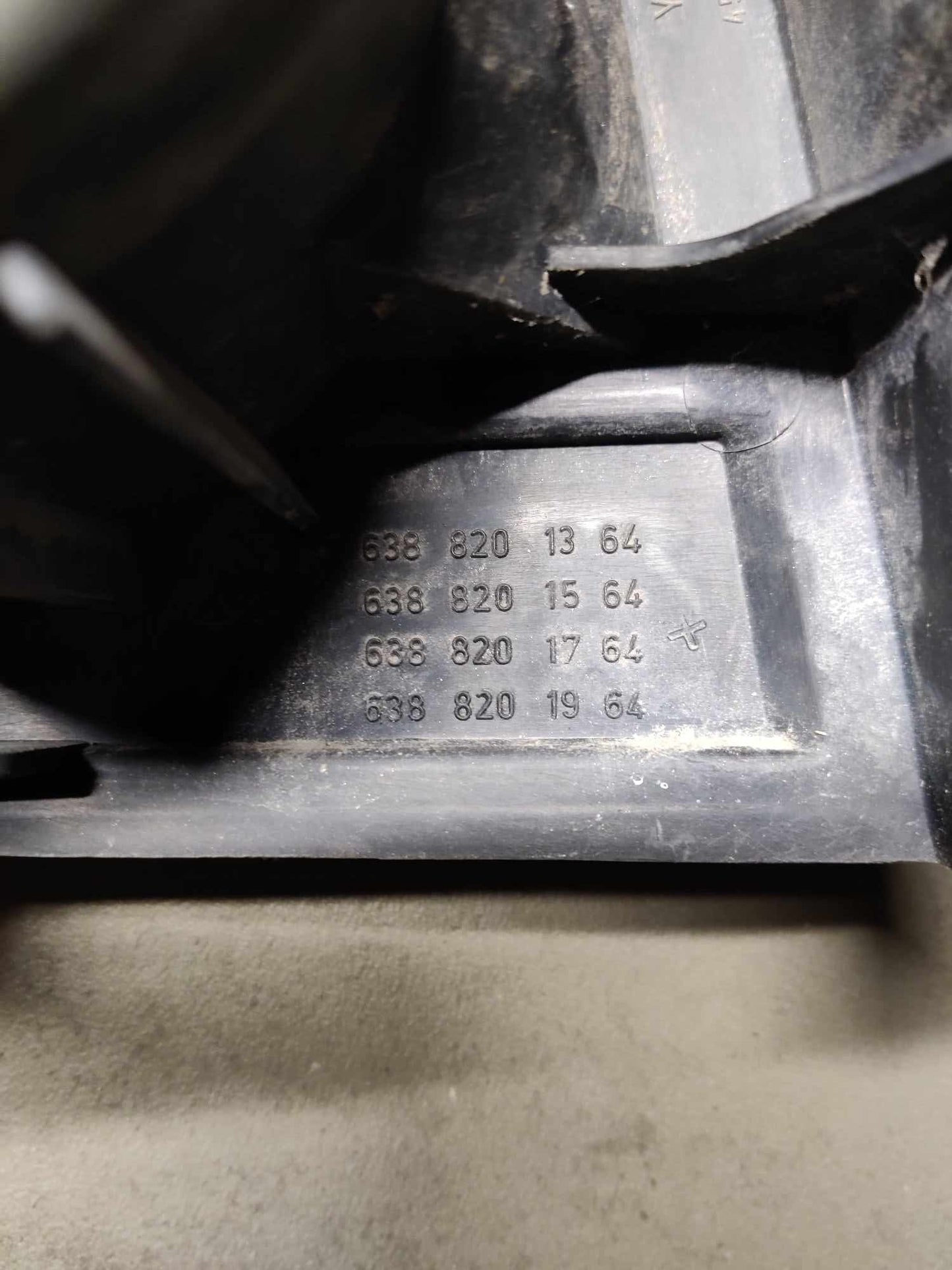 Takavalo oikea, MB V-Class Vito/ Viano 1996-2003, 6388201364