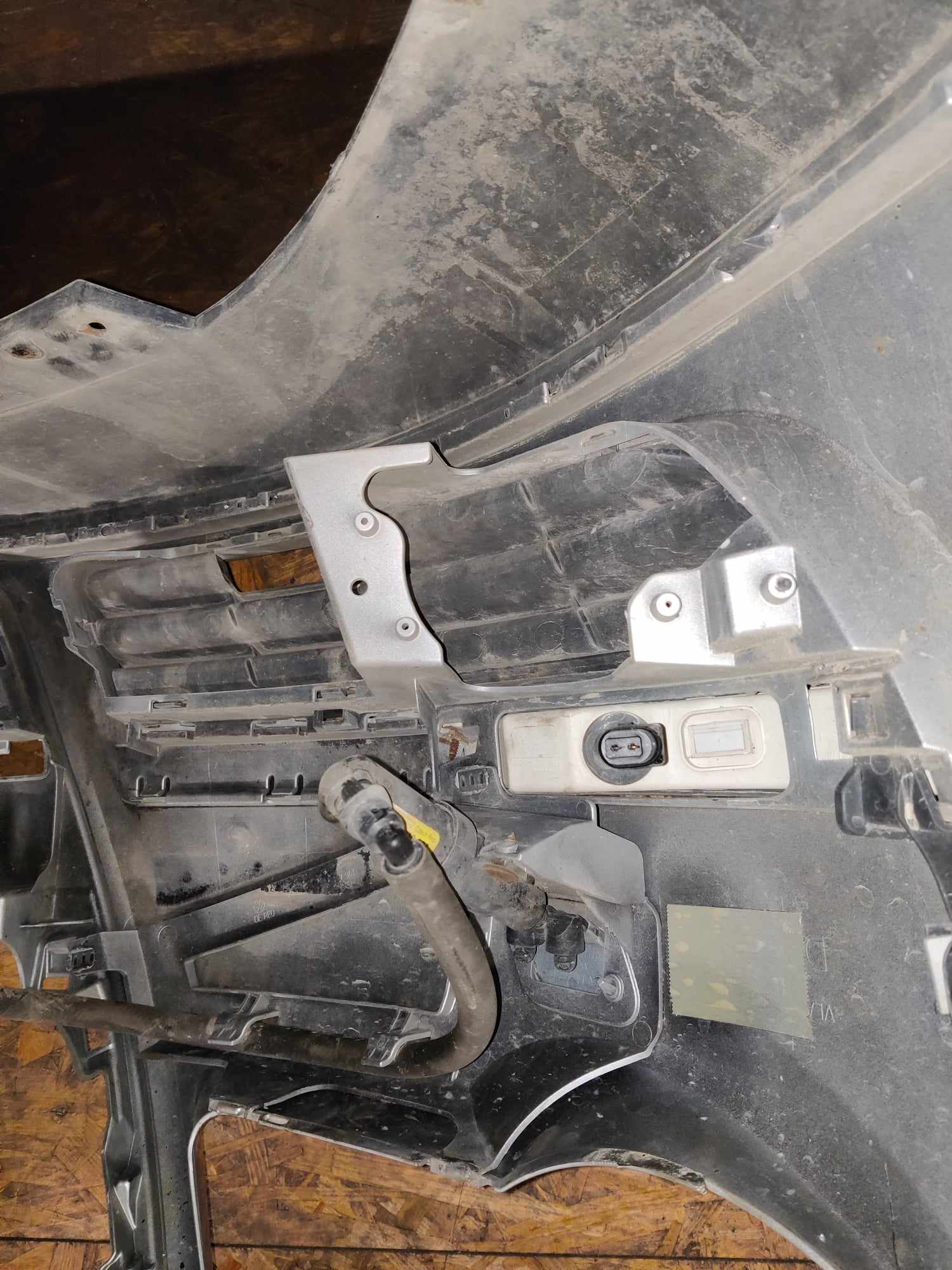 Etupuskuri VW Passat B6 2005-2011, 3C0807942