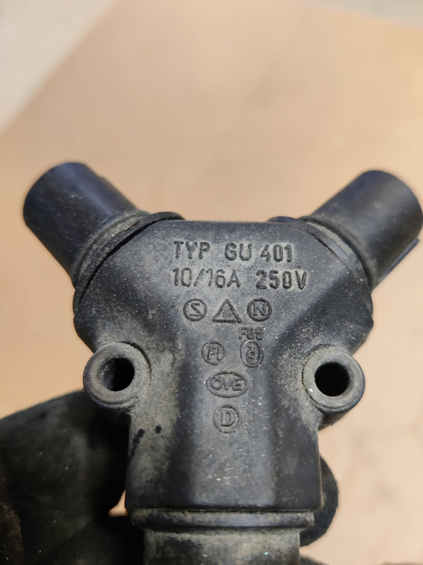 Calix haaroitin lohkolämmittimelle GU 401 10/16A 250v