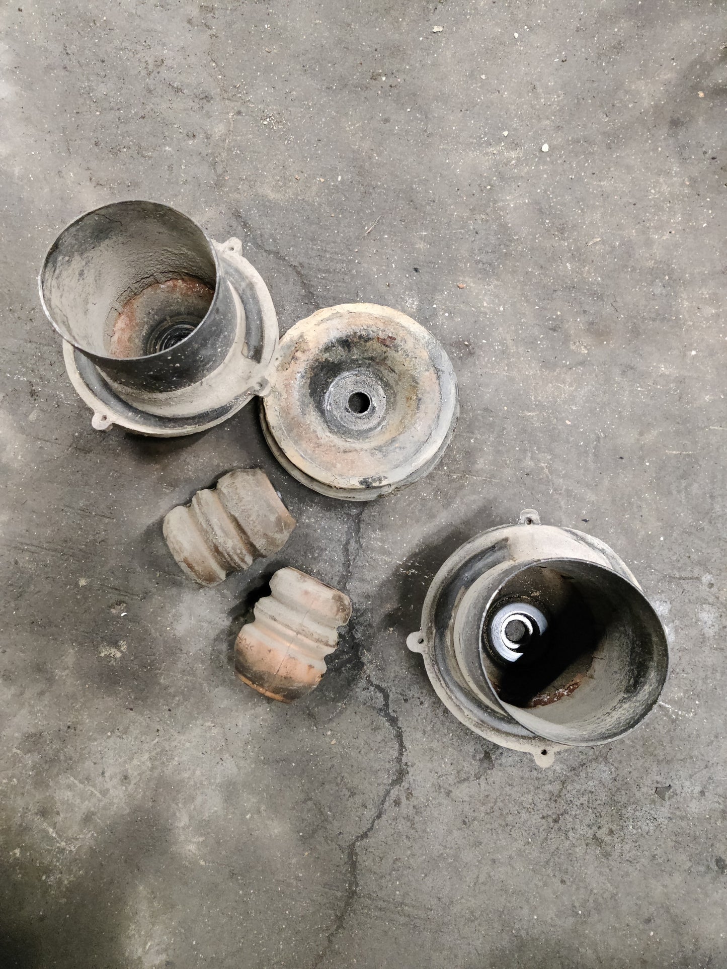 Etuiskunvaimentimet ja jouset Audi A6 C5 2.4 2003, 22-053077, 22-053060