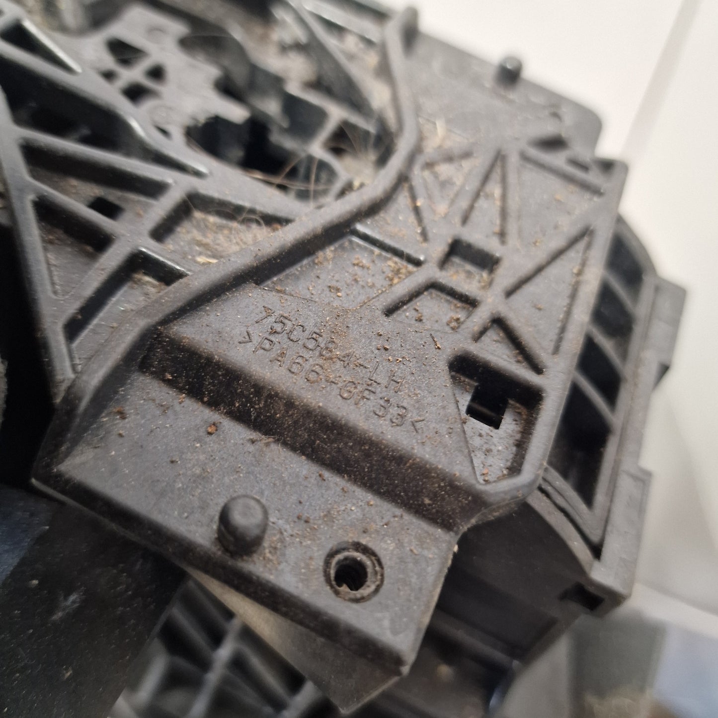 Vaihdekeppi Toyota Avensis StW (T27) 1.8 farmari bensiini 2009, 75C584-LH