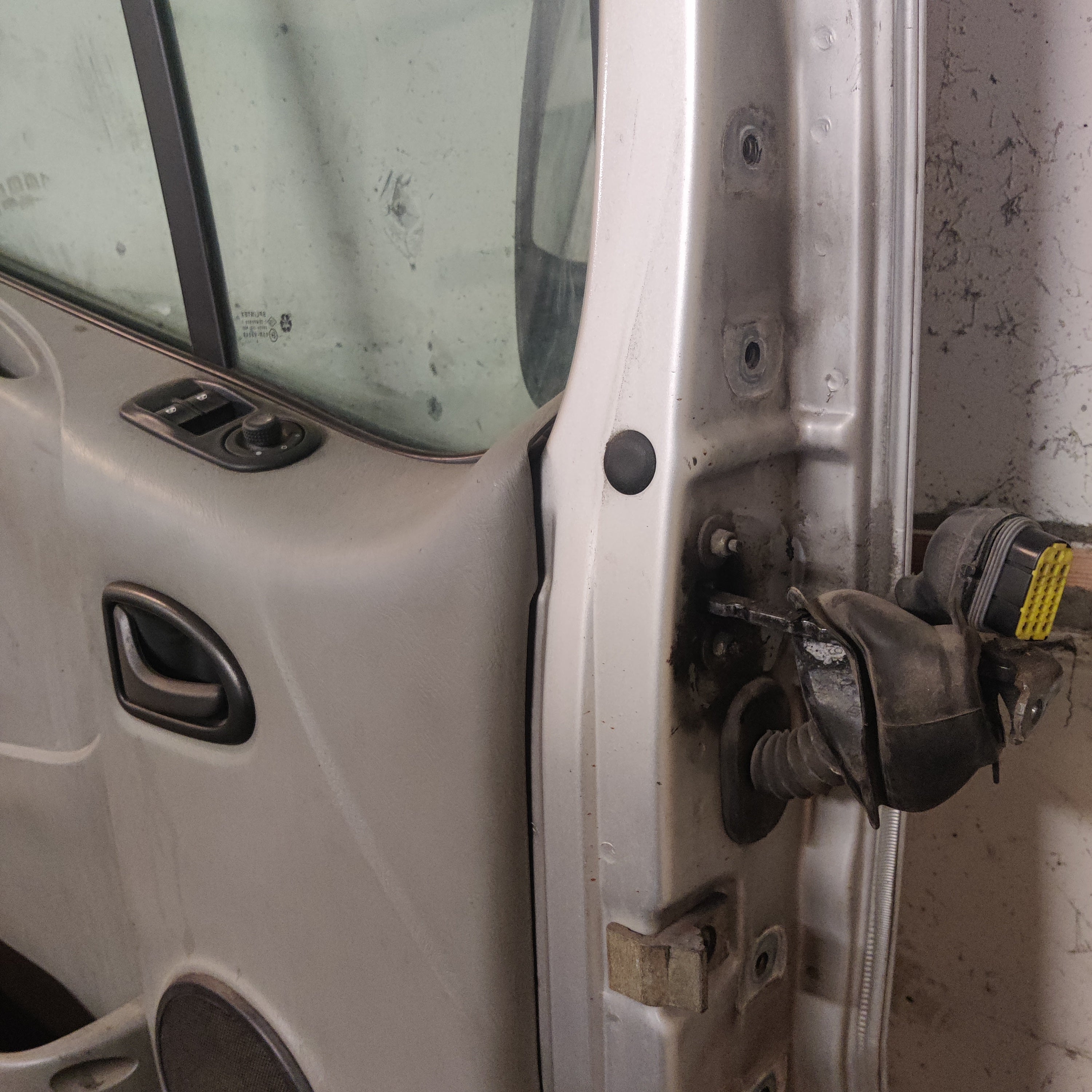 Etuovi vasen, Opel Vivaro 1.9 CDTI 2004