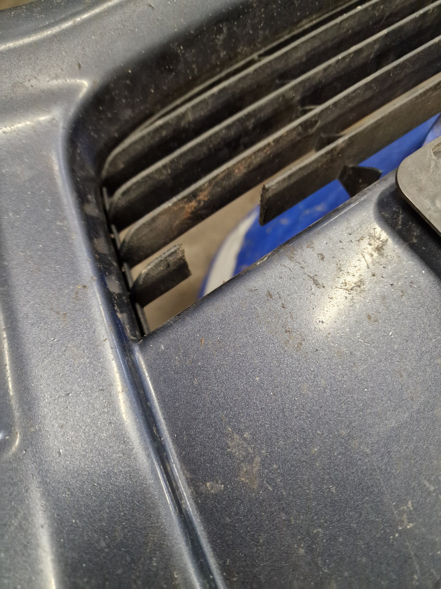 Etupuskuri Toyota Avensis StW (T27) 1.8 farmari bensiini 2009