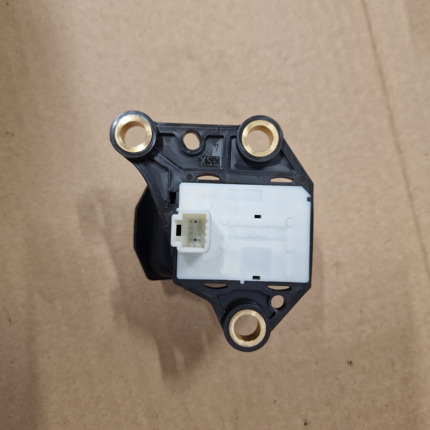 Pysäköintijarrun katkaisin Toyota Avensis StW (T27) 1.8 farmari bensiini 2009