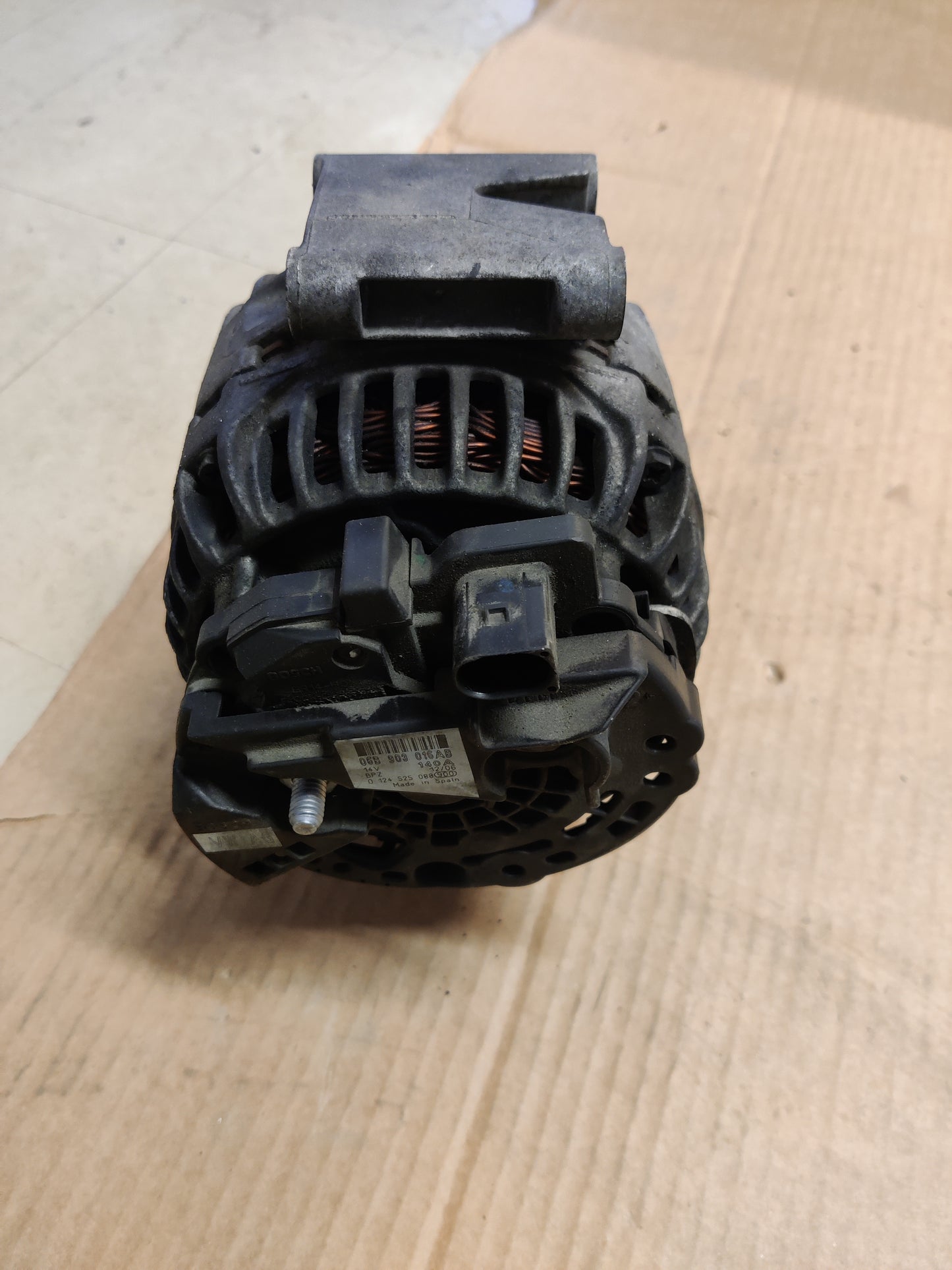 Laturi Bosch Audi A4 B7 Avant 2.0 2007 06B903016AB