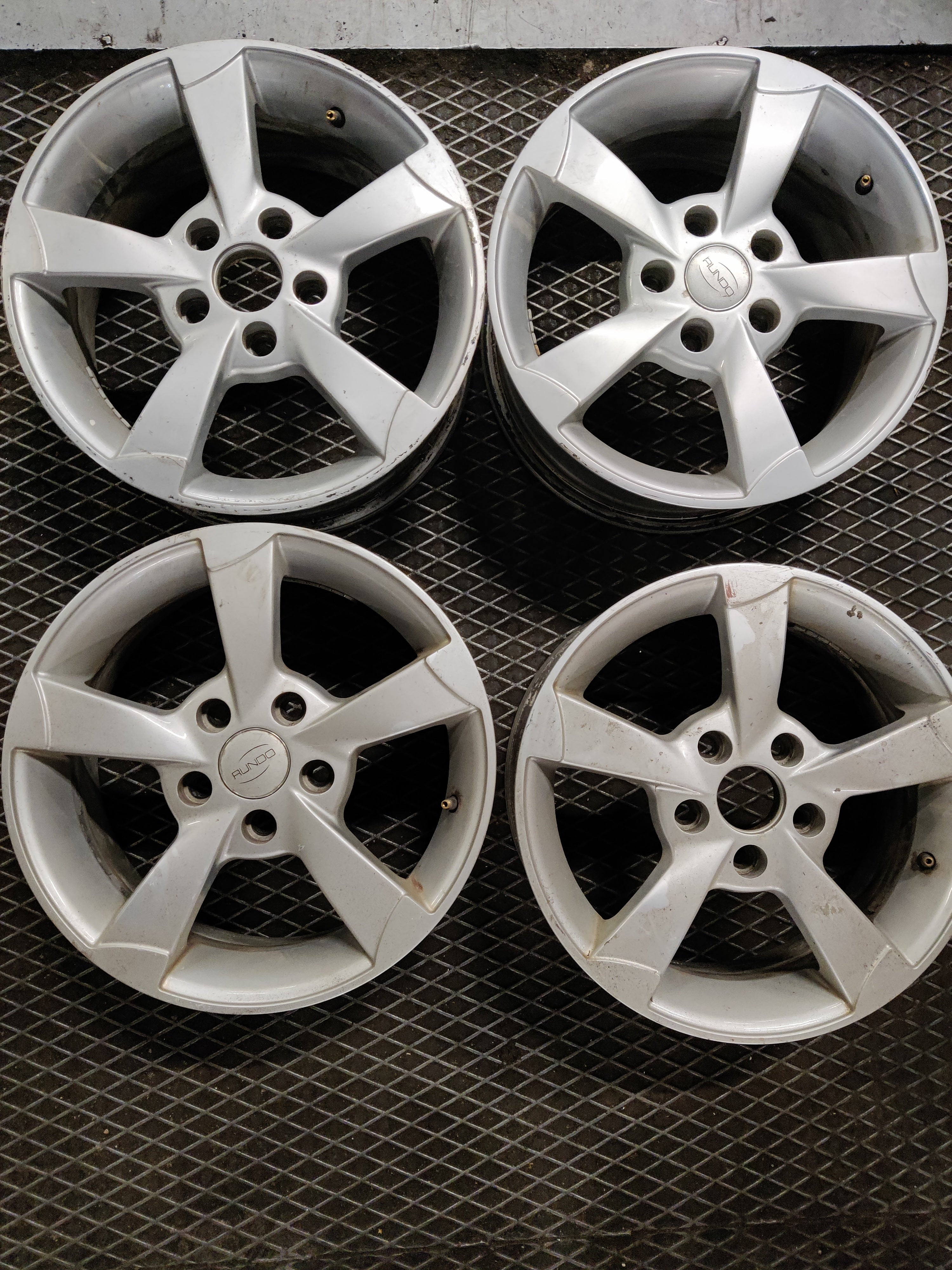 Alumiinivannesarja 15" 5x108 KÄYTETTY
