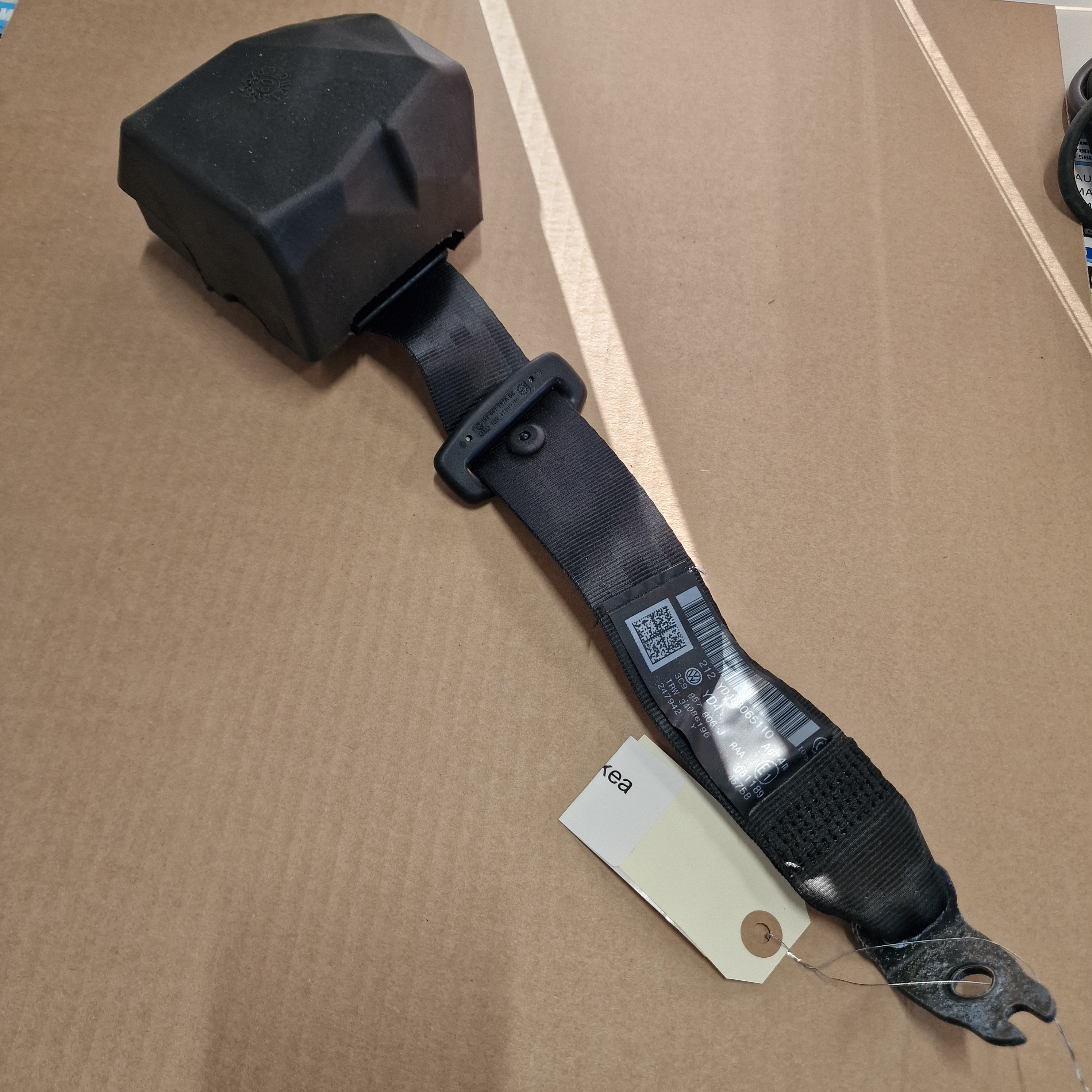 Turvavyö taka oikea Volkswagen Passat B7 Variant 365 1.6 TDI diesel 2011, 3C9857806J