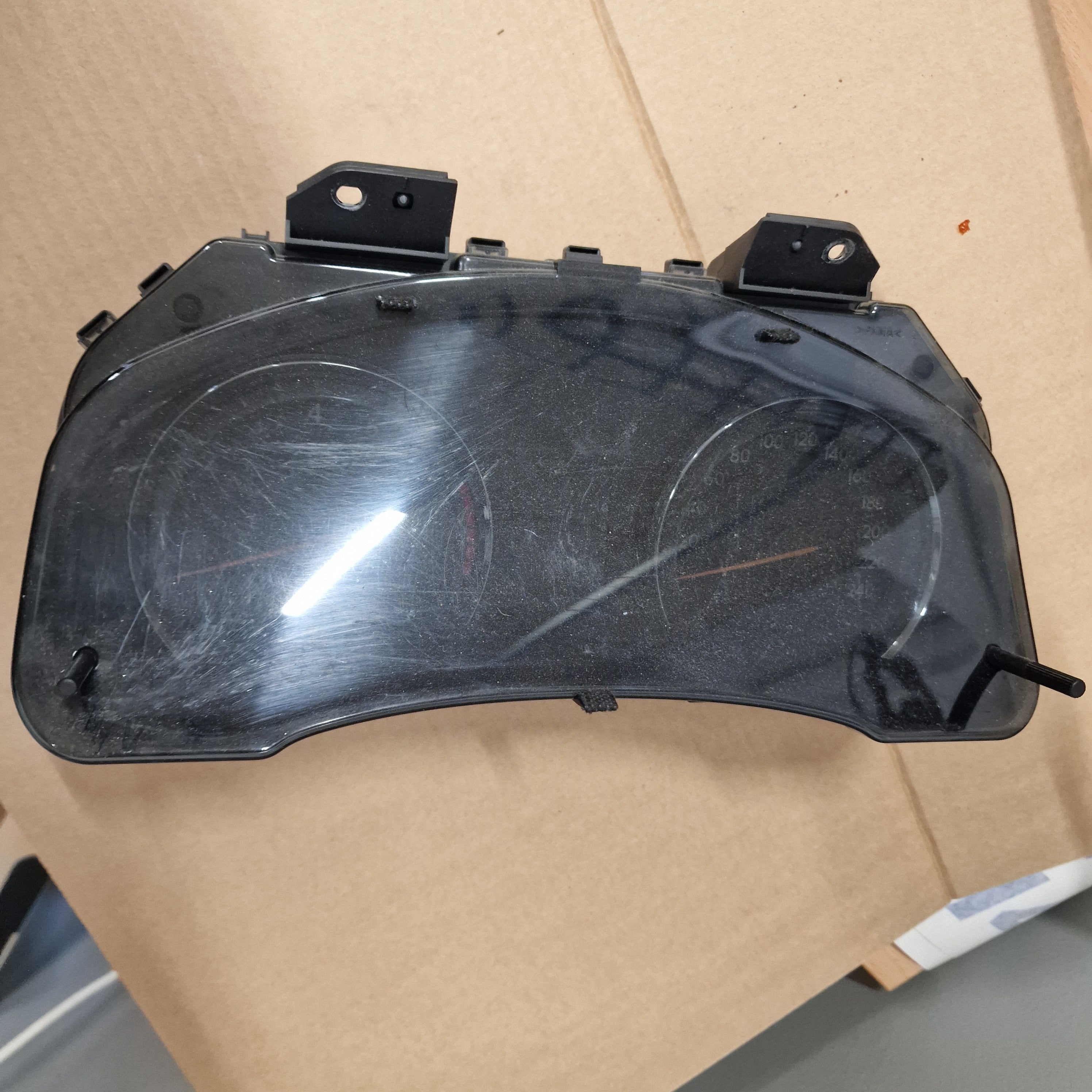 Mittaristo Toyota Avensis StW (T27) 1.8 farmari bensiini 2009, 83800-05K90