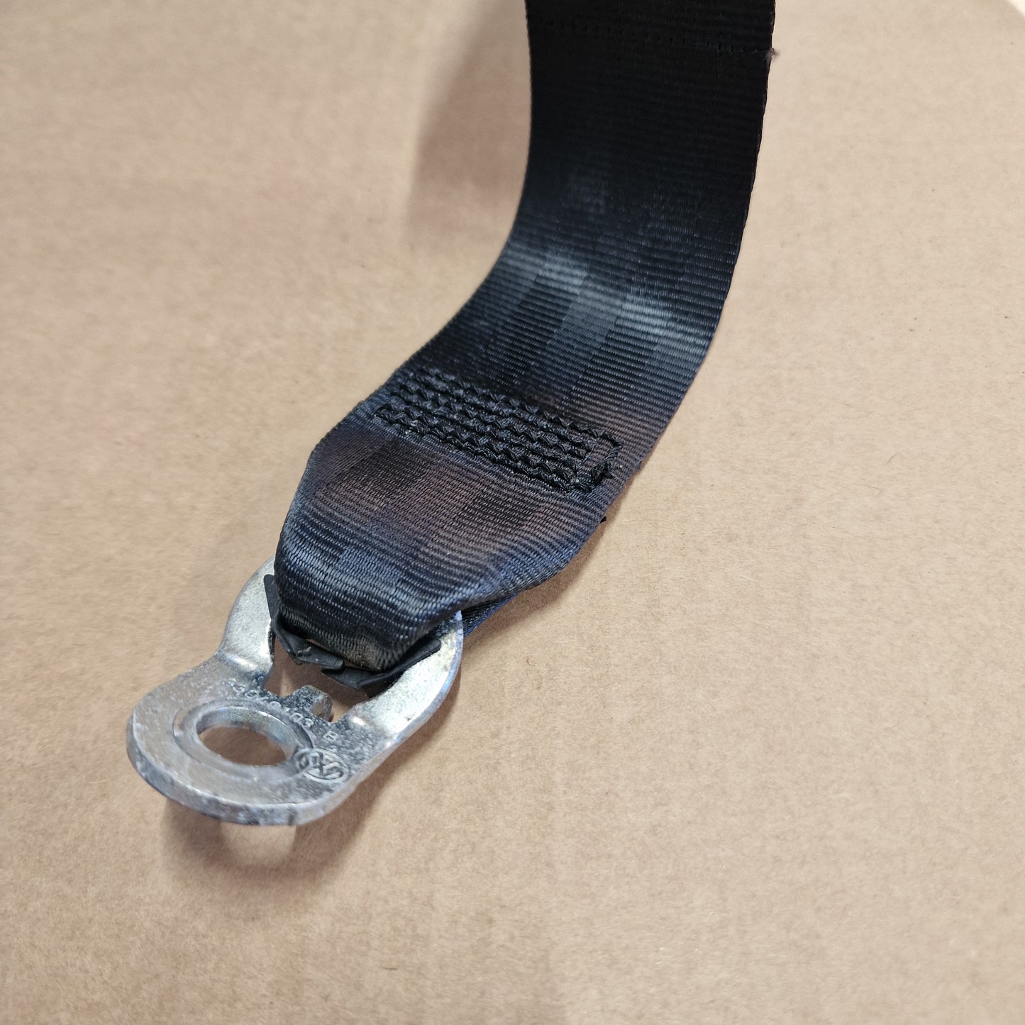 Turvavyö etu oikea Volkswagen Passat B7 Variant 365 1.6 TDI diesel 2011 3C1857706R