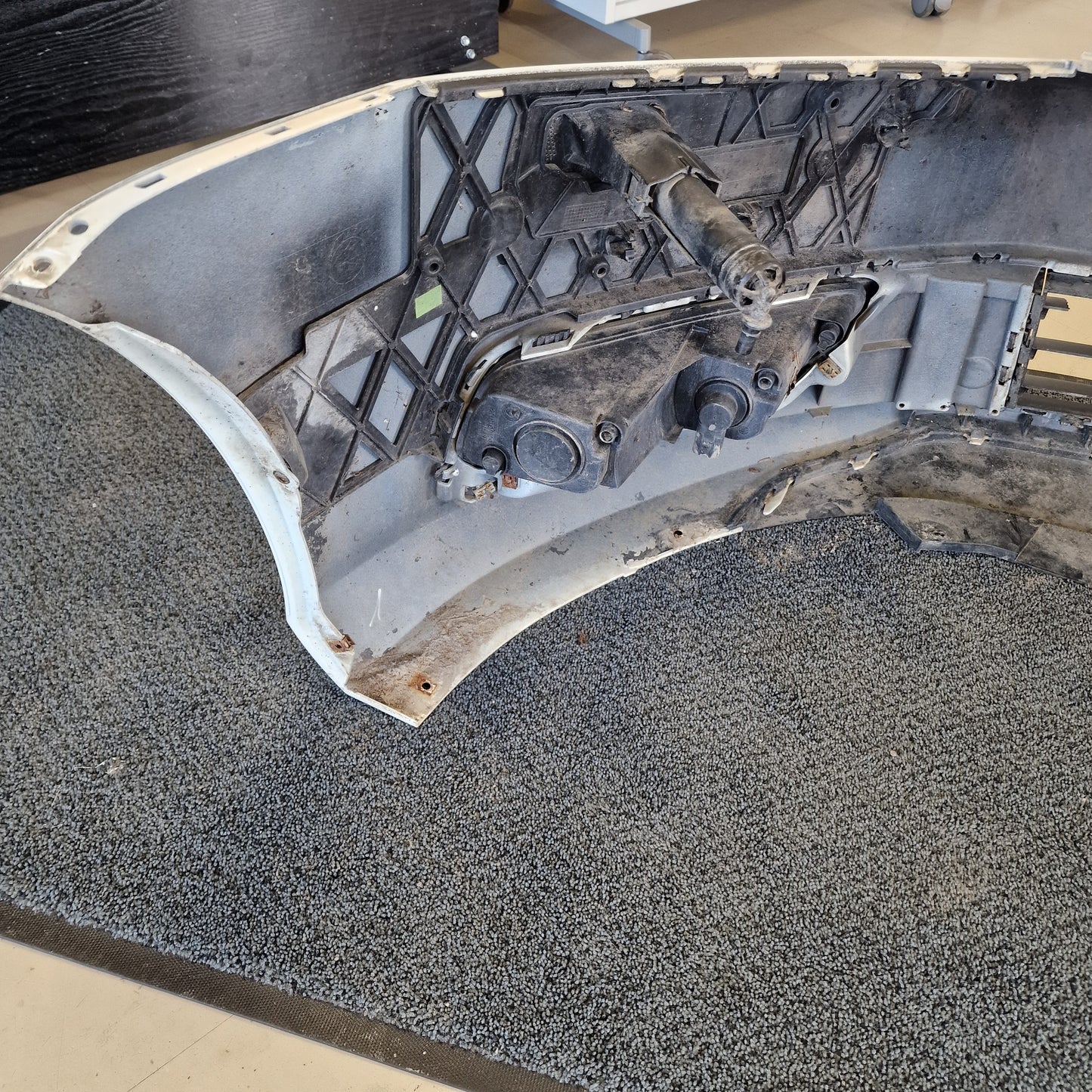 Etupuskuri Volkswagen Passat B7 Variant 365 1.6 TDI diesel 2011