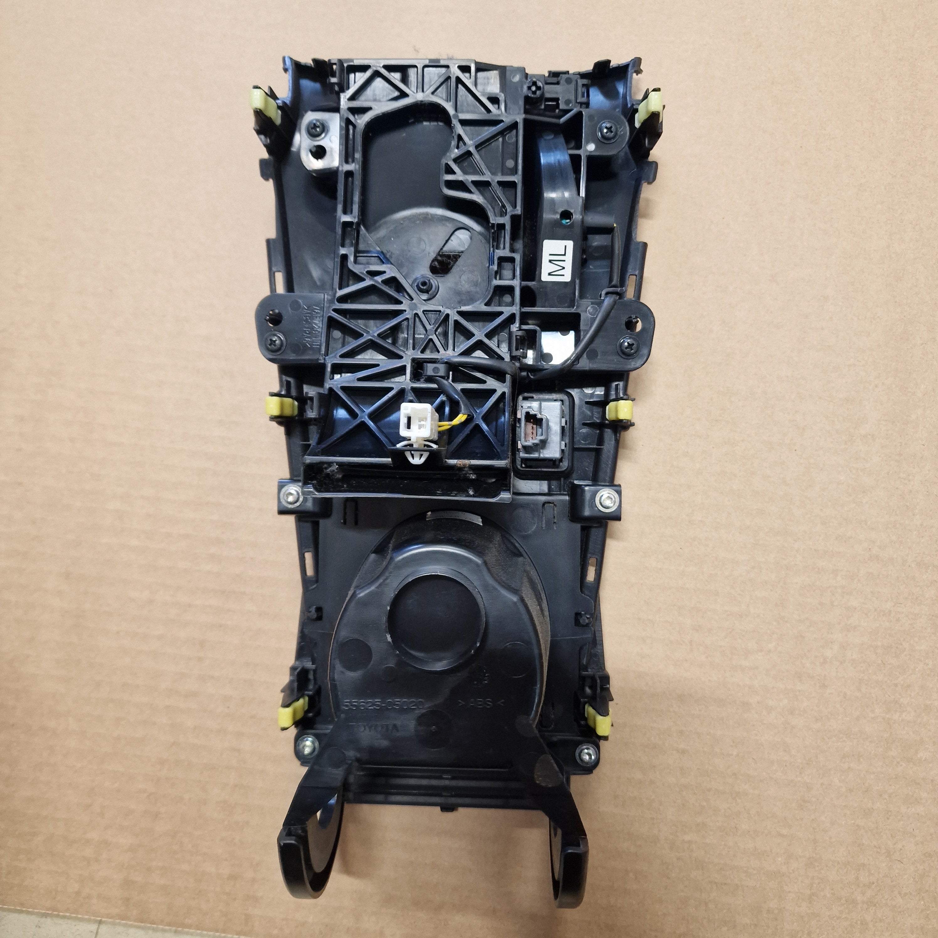 Vaihdekepin suojus Toyota Avensis StW (T27) 1.8 farmari bensiini 2009, 55625-05020