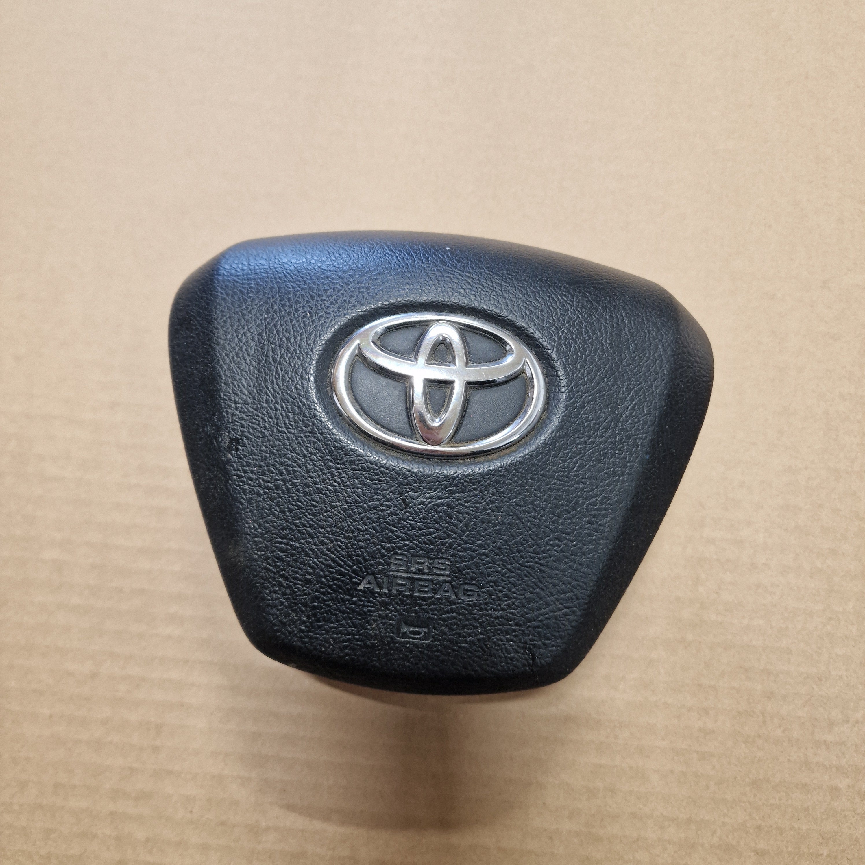 Ohjauspyörän turvatyyny Toyota Avensis StW (T27) 1.8 farmari bensiini 2009