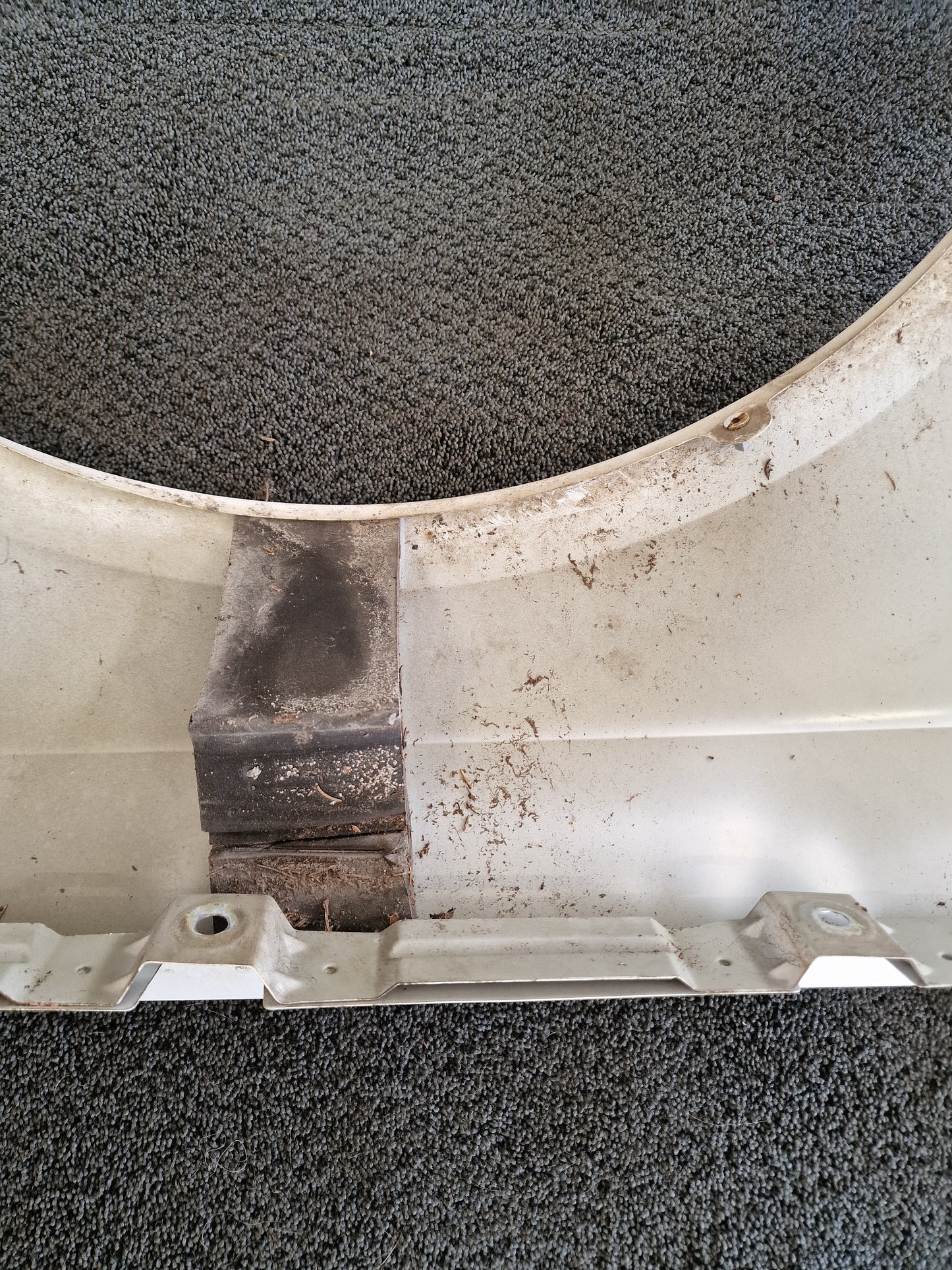 Etulokasuoja, vasen Volkswagen Passat B7 Variant 365 1.6 TDI diesel 2011