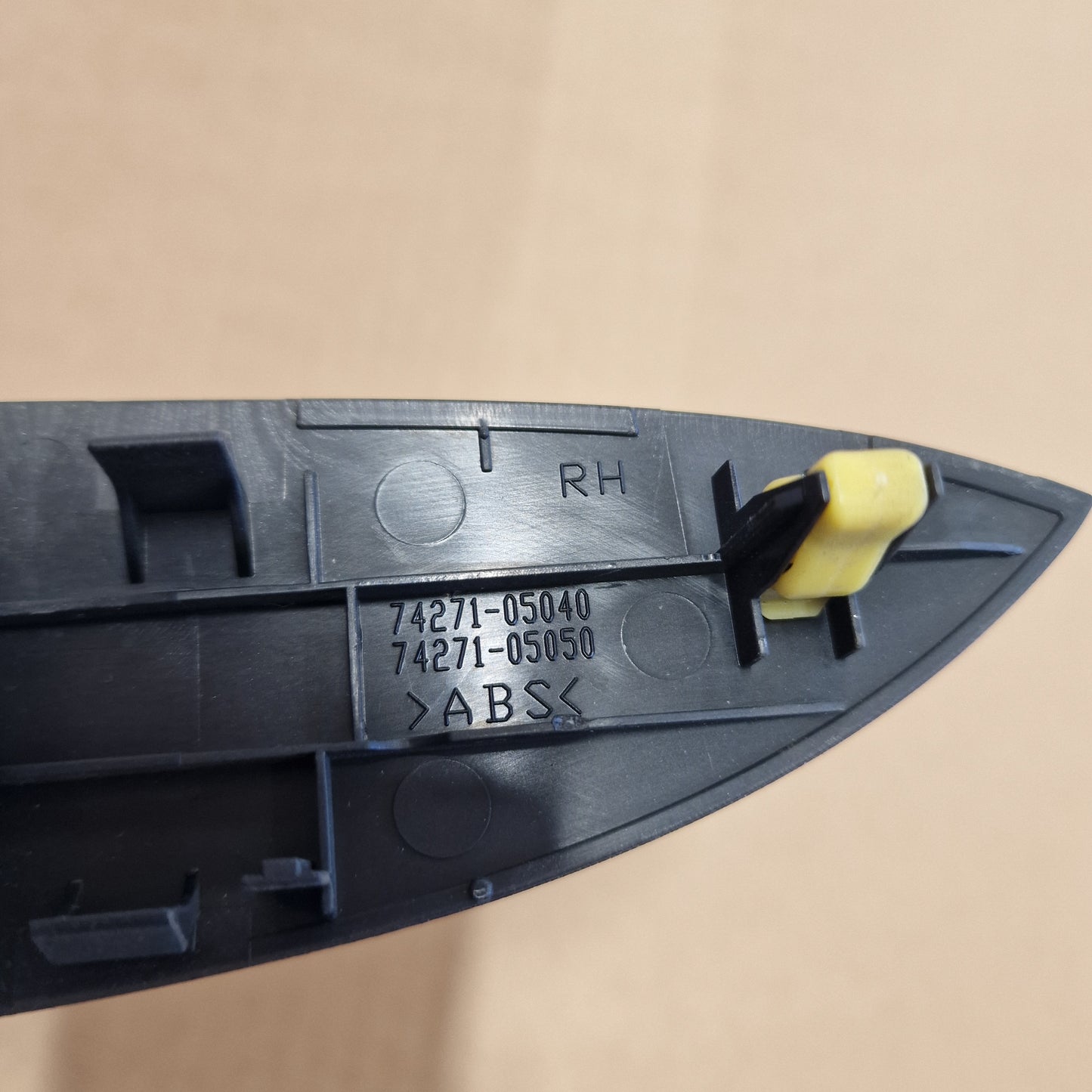 Sähkötoimisen ikkunan kytkin, vasen etu Toyota Avensis StW (T27) 1.8 farmari bensiini 2009, 74271-05040