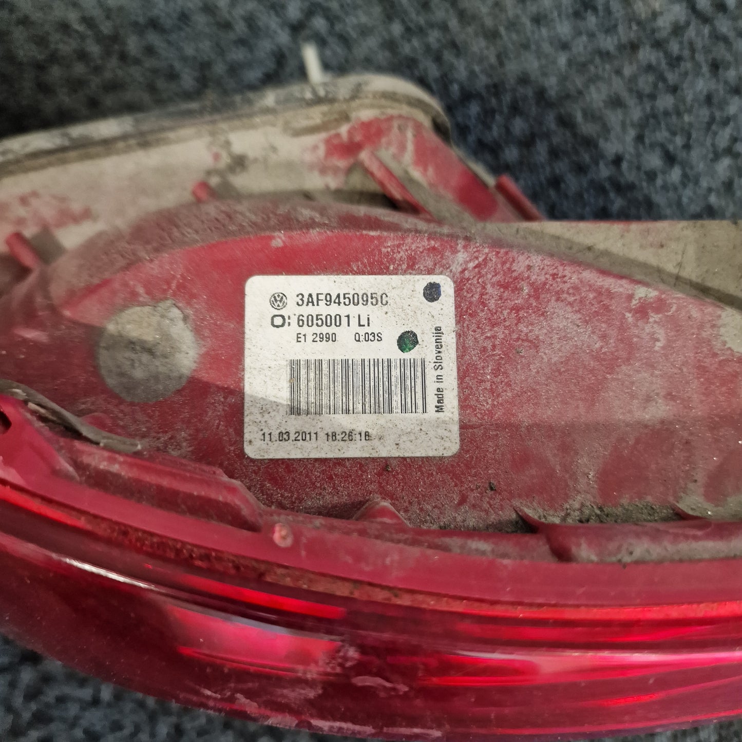 Takavalo vasen Volkswagen Passat B7 Variant 365 1.6 TDI diesel 2011, 3AF945095C