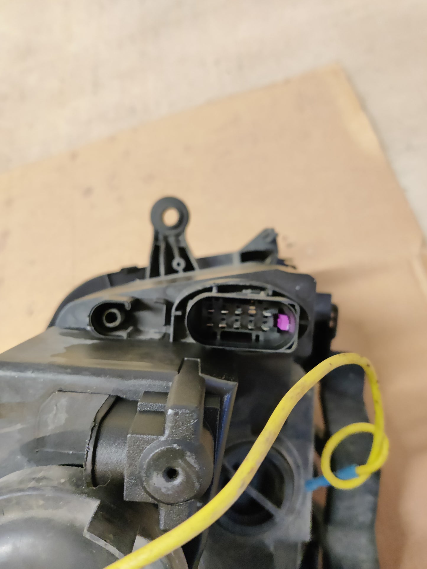 Ajovalo vasen Volkswagen Touran 1.9 TDI 2009 Diesel 0301233201