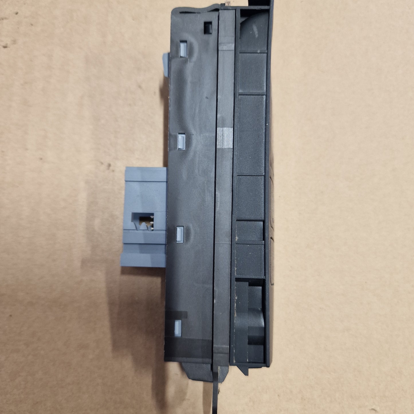 Pysäköintijarrun katkaisin, Volkswagen Passat B7 Variant 365 1.6 TDI diesel 2011, 3AB927137-0611-08S