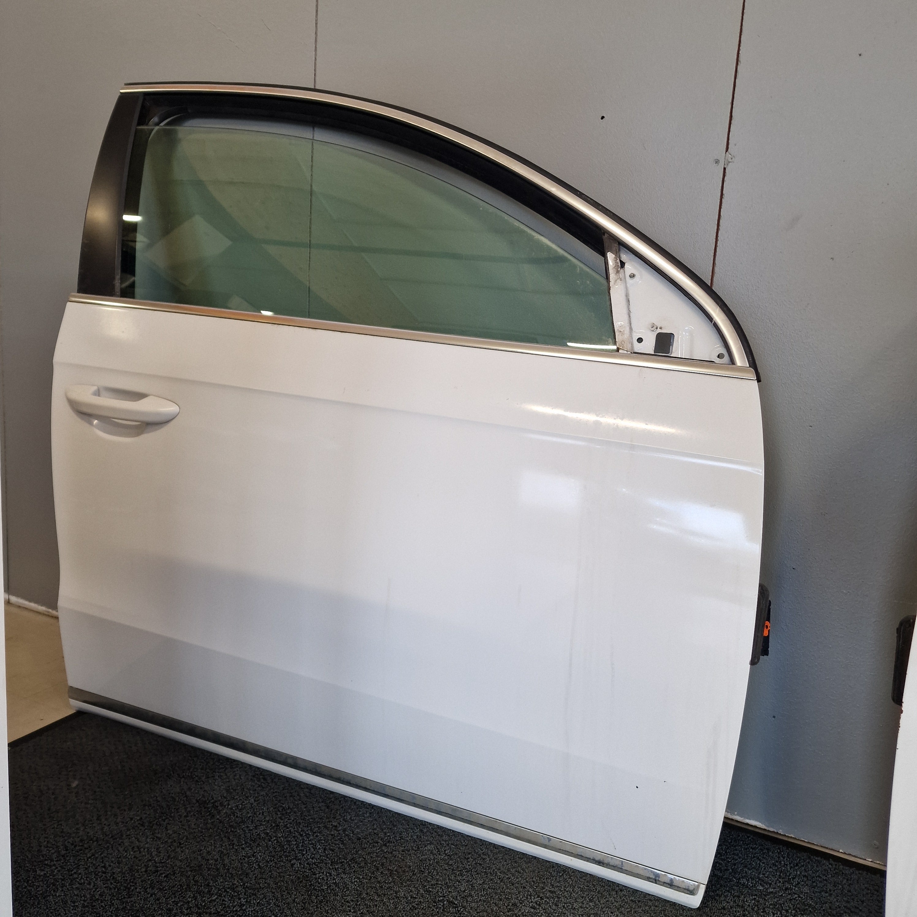 Etuovi, oikea Volkswagen Passat B7 Variant 365 1.6 TDI diesel 2011