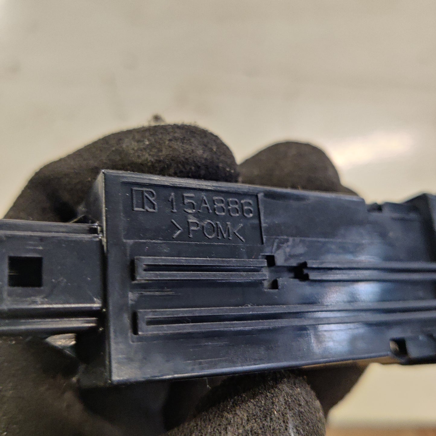 Lasinlämmittimen katkaisin, sisä etu Toyota RAV 4 III 2.0 4WD 2006, 15A886