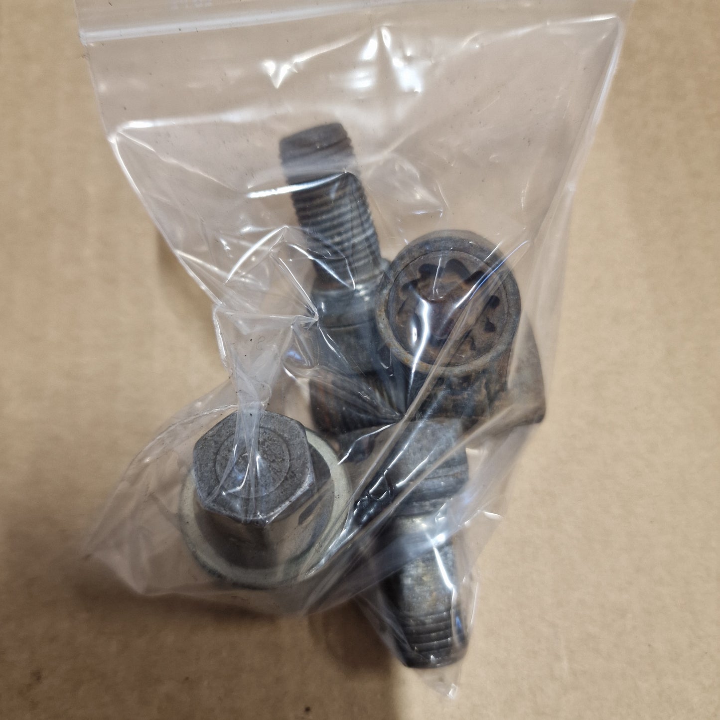 Lukkopultit Volkswagen Passat B7 Variant 365 1.6 TDI diesel 2011