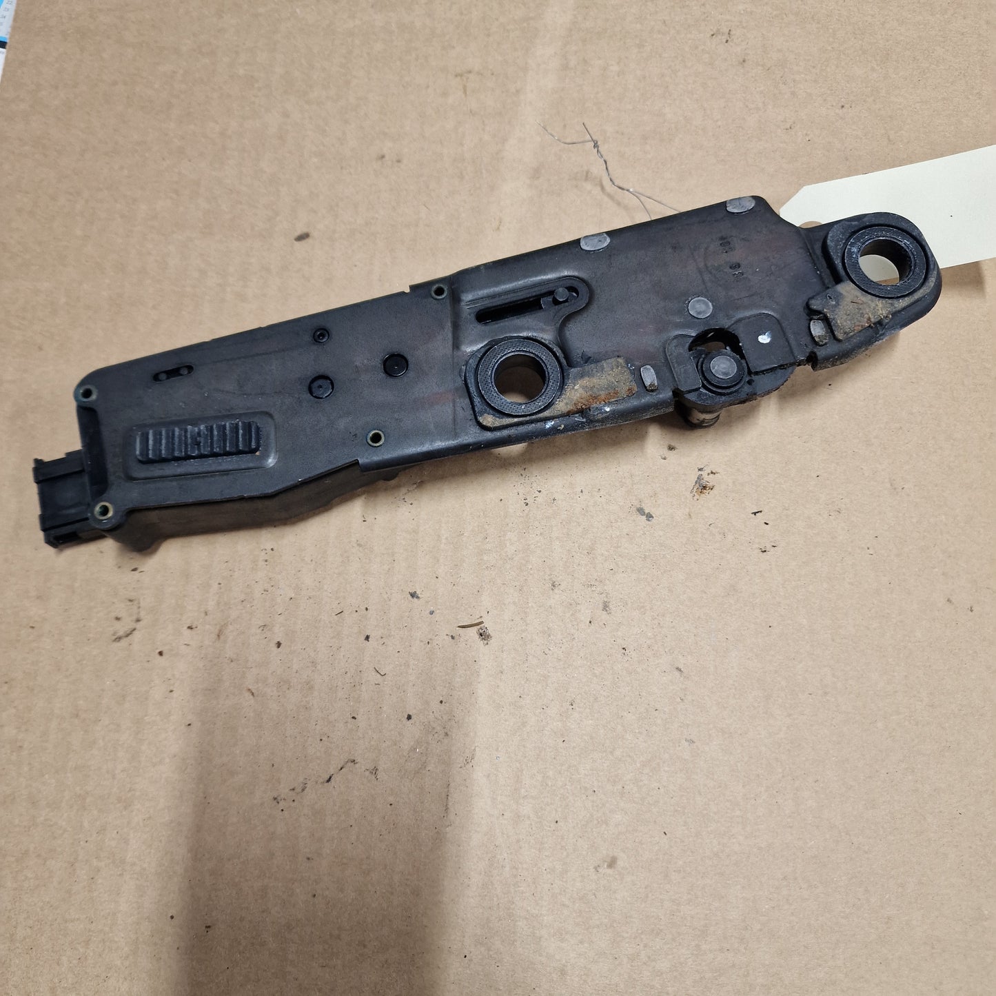 Takakontin lukko Volkswagen Passat B7 Variant 365 1.6 TDI diesel 2011, 3C9827887C