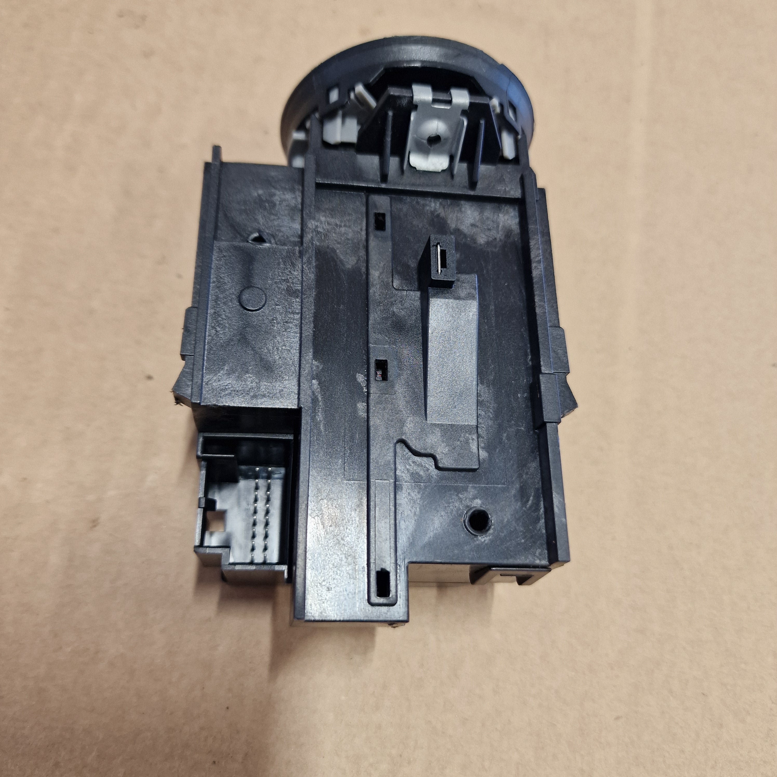 Virtalukko Volkswagen Passat B7 Variant 365 1.6 TDI diesel 2011, 3C0905843T
