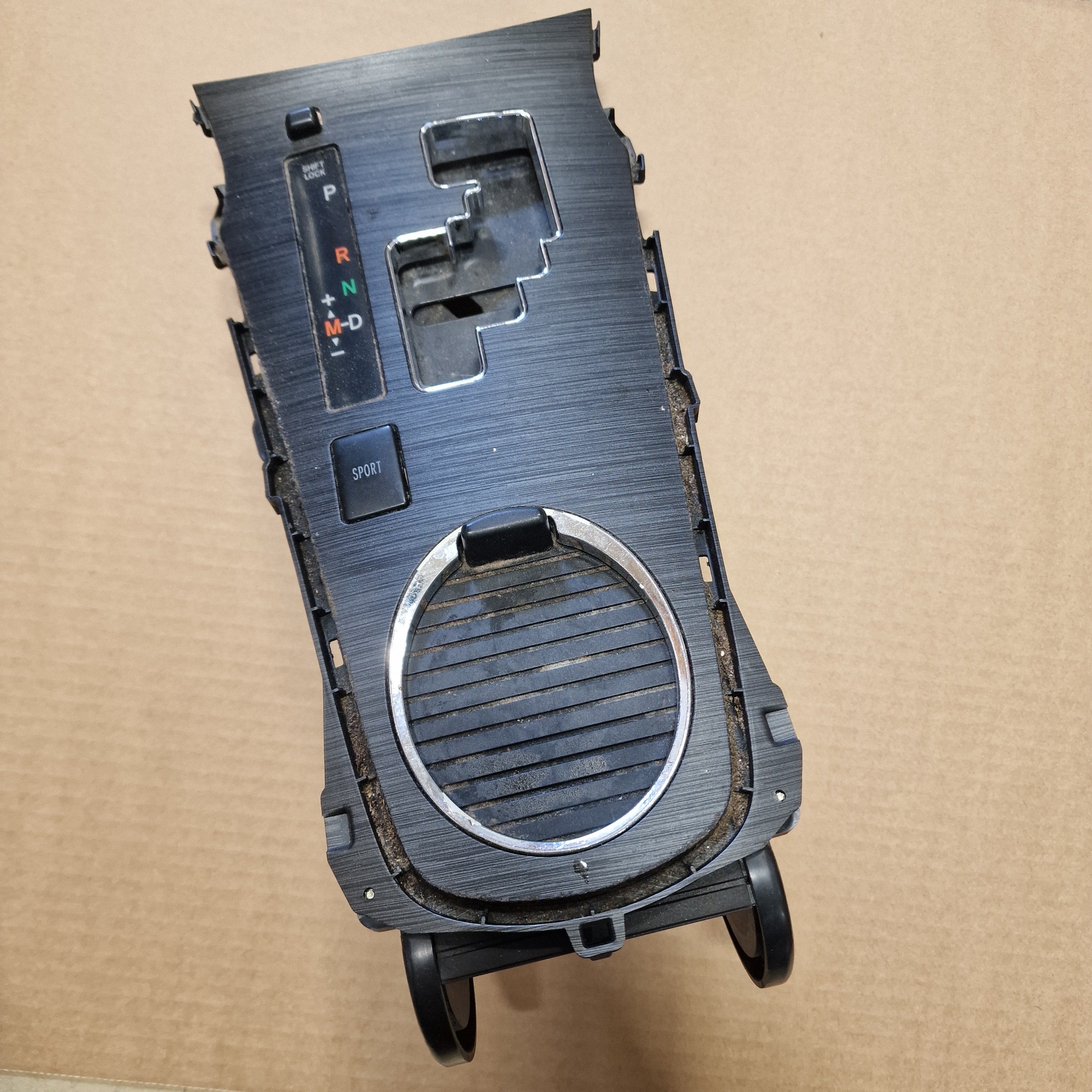 Vaihdekepin suojus Toyota Avensis StW (T27) 1.8 farmari bensiini 2009, 55625-05020