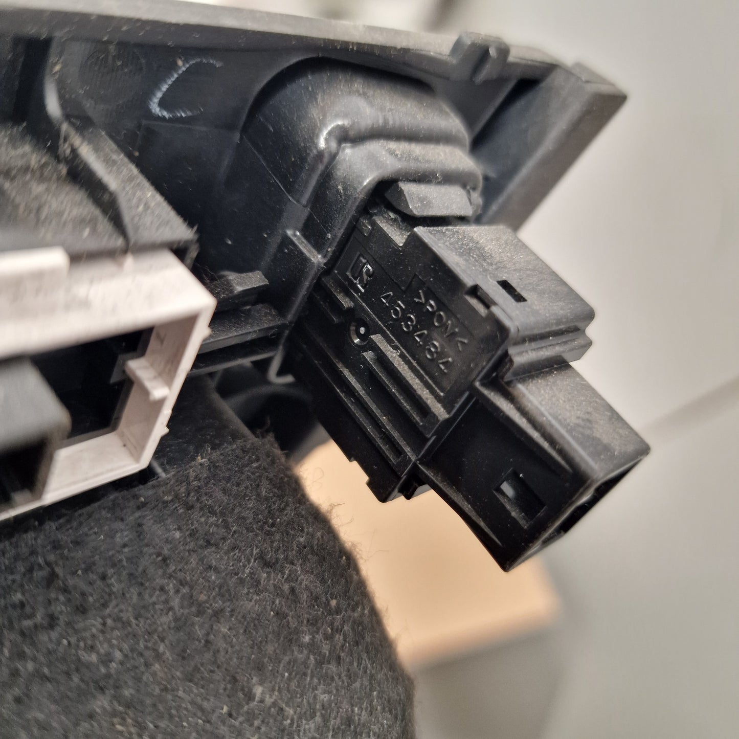 Tuhkakuppi Toyota Avensis StW (T27) 1.8 farmari bensiini 2009, 453485