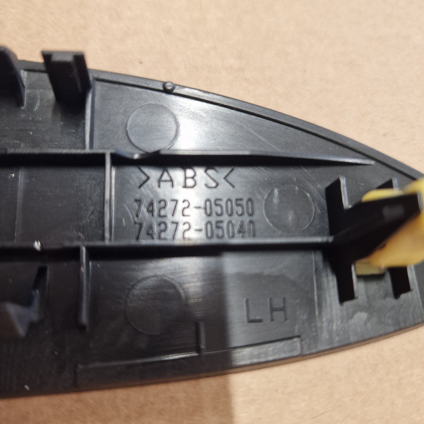 Sähkötoimisen ikkunan kytkin, oikea etu Toyota Avensis StW (T27) 1.8 farmari bensiini 2009, 74272-05050