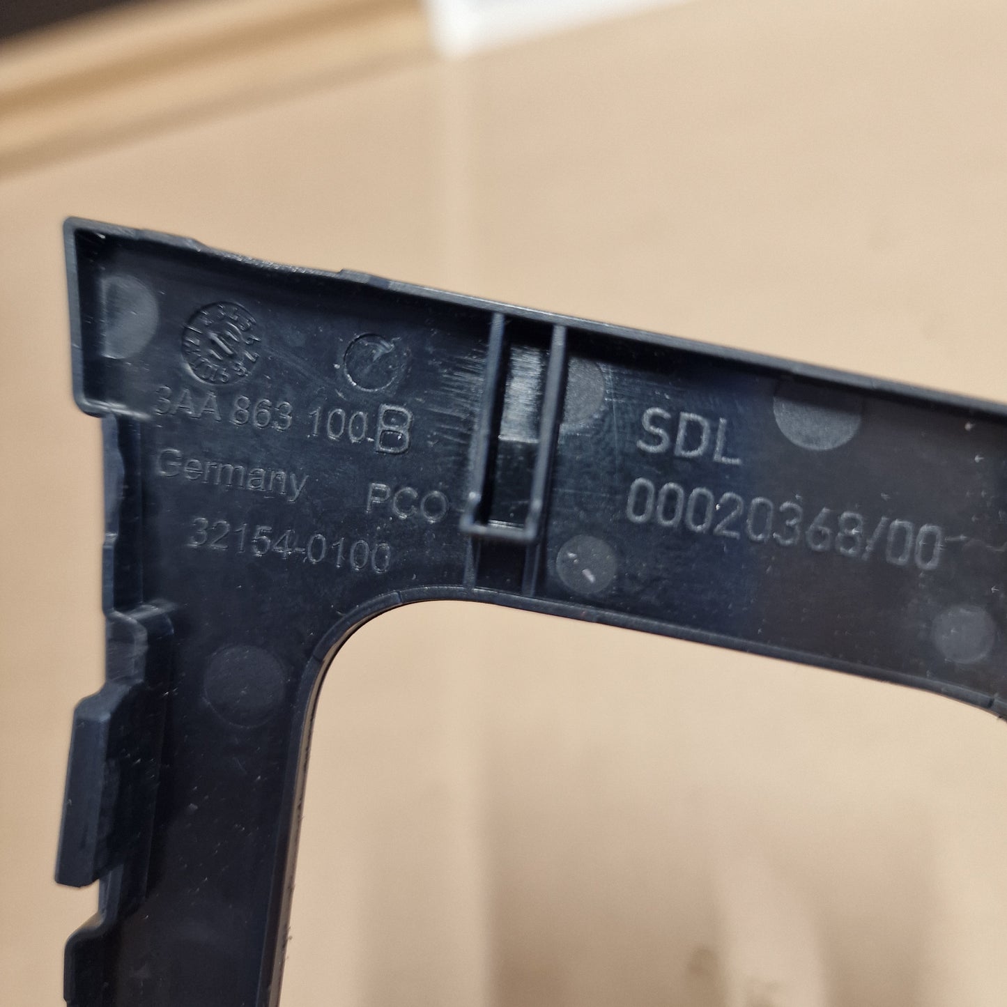 Kojelaudan koristeet, Volkswagen Passat B7 Variant 365 1.6 TDI diesel 2011, 3AA863100 B