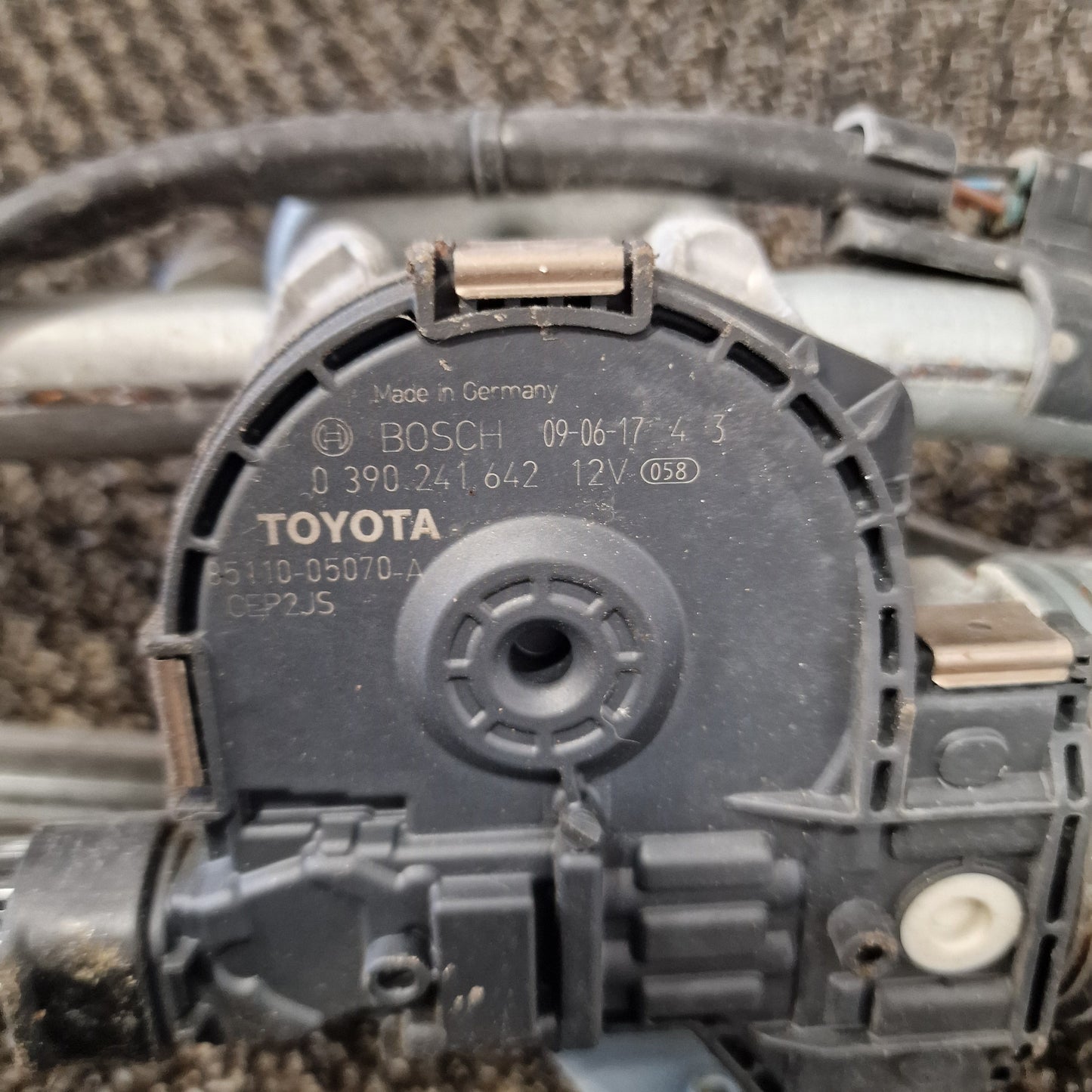 Tuulilasin pyyhkimen moottori Toyota Avensis StW (T27) 1.8 farmari bensiini 2009, 0390241642