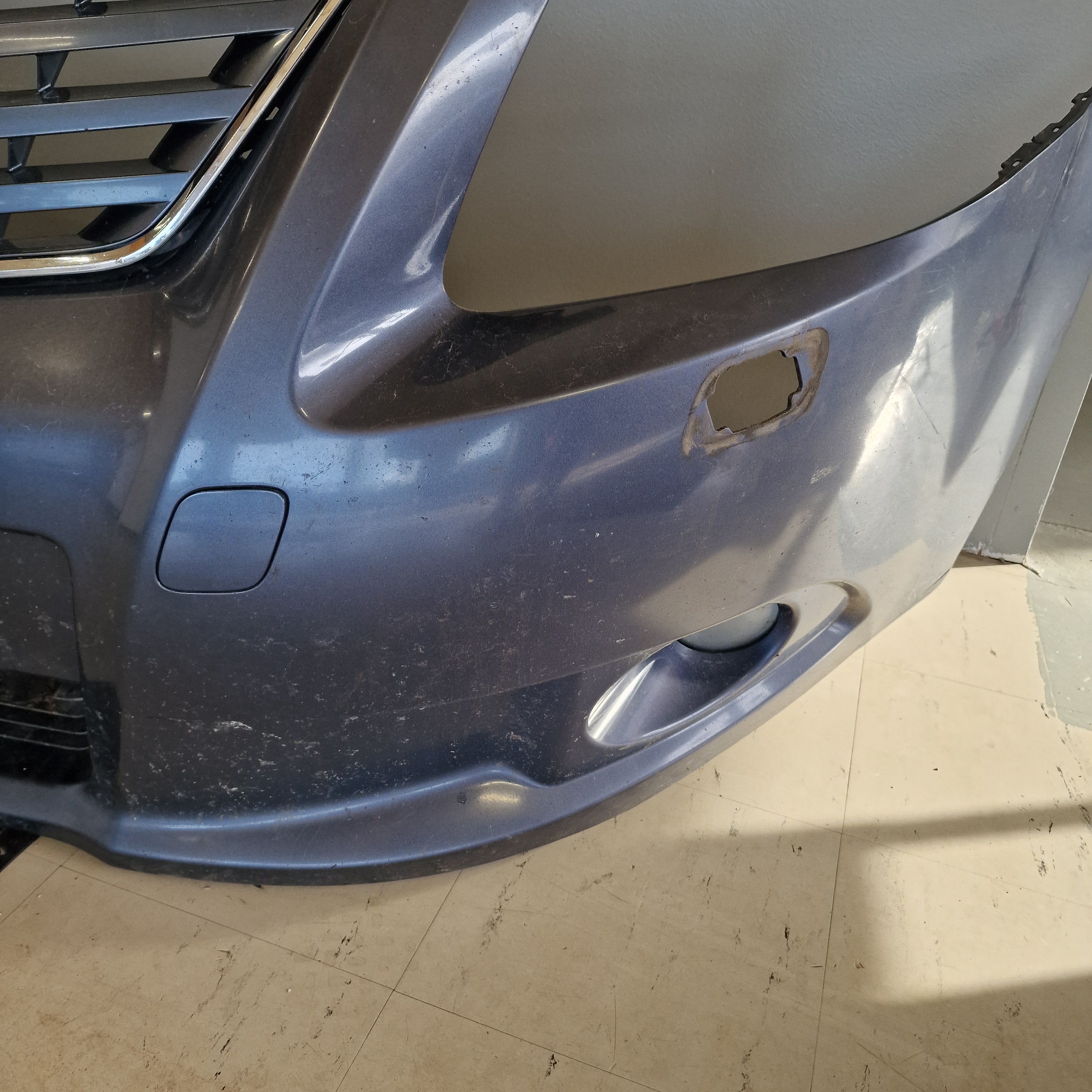 Etupuskuri Toyota Avensis StW (T27) 1.8 farmari bensiini 2009