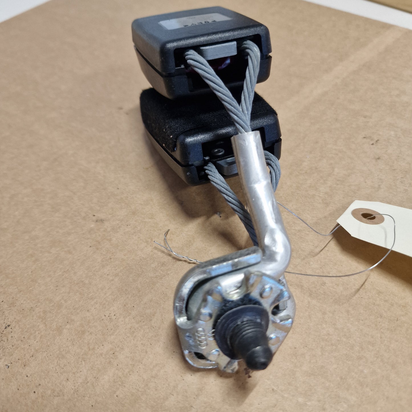 Turvavyö lukko, taka (keskellä) Volkswagen Passat B7 Variant 365 1.6 TDI diesel 2011, 3AA857739BQVZ