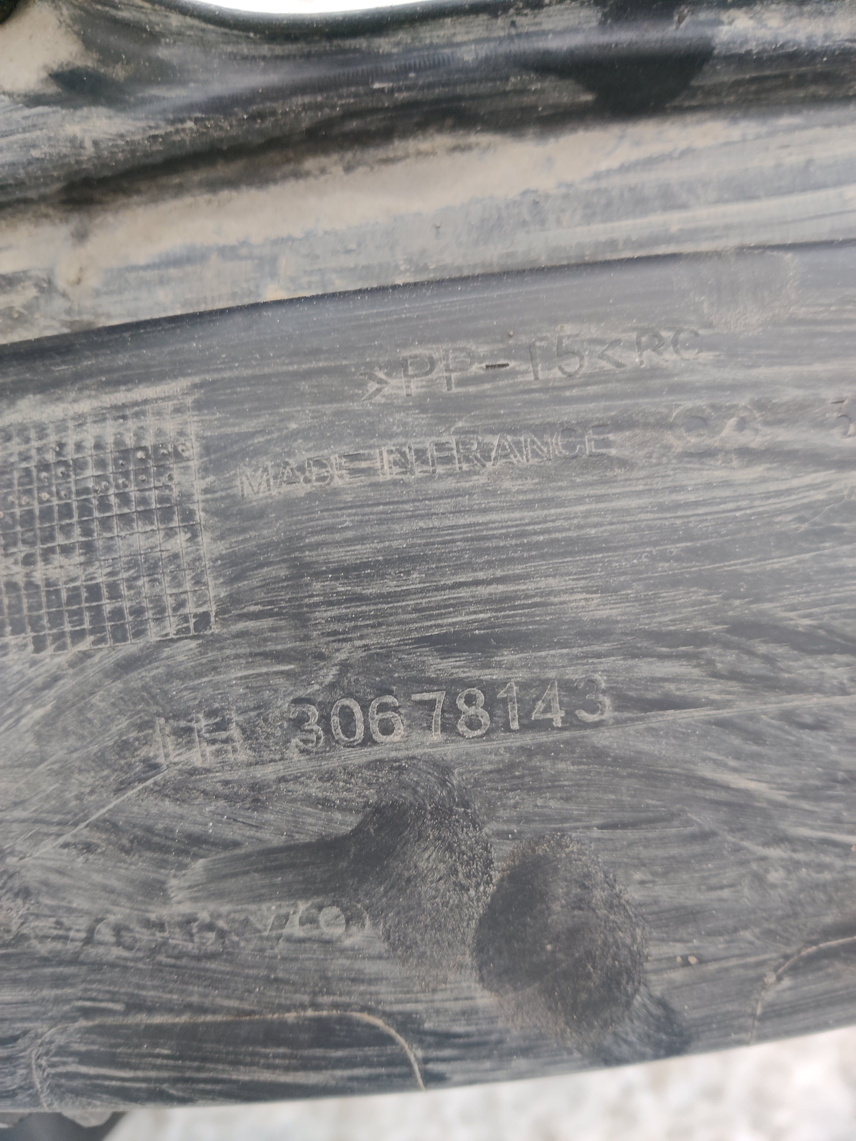 Etulokasuojan roiskesuojat Sisä, vasen etu, Volvo V50 1.8 bensa 2004, 30678143