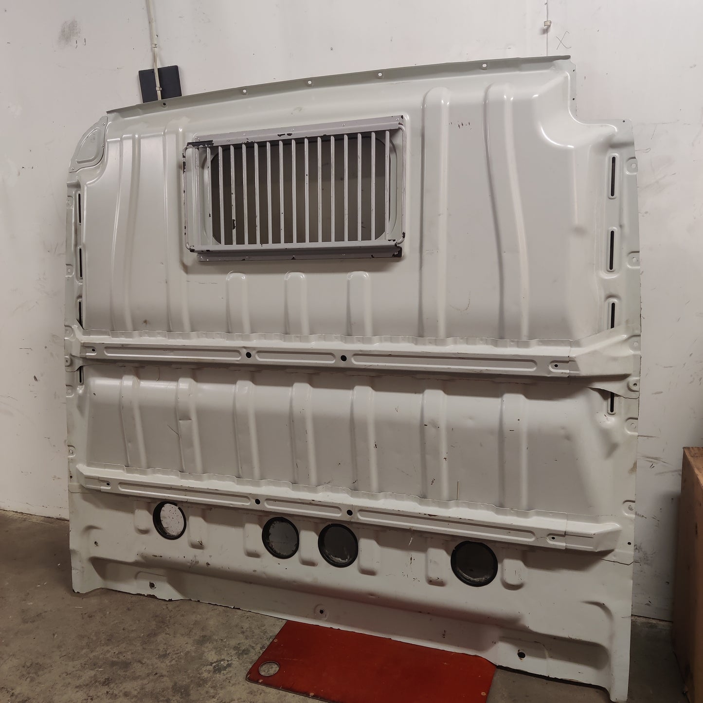 Tavaratilan väliseinä Citroen Jumper II Bussi 2.2 HDi 100 2010