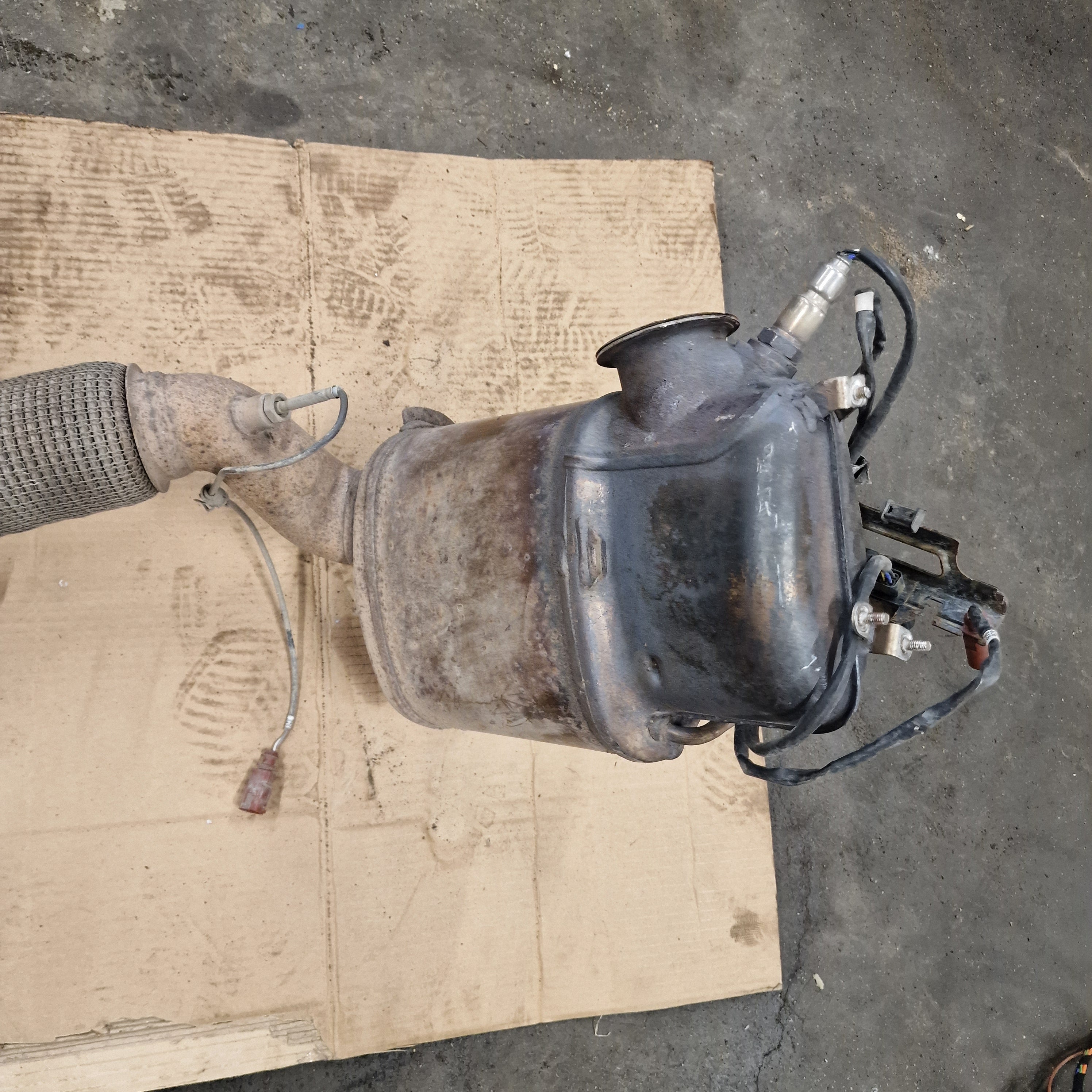 Hiukkassuodatin / Dpf Volkswagen Passat B7 Variant 365 1.6 TDI diesel 2011, 3C0131765H
