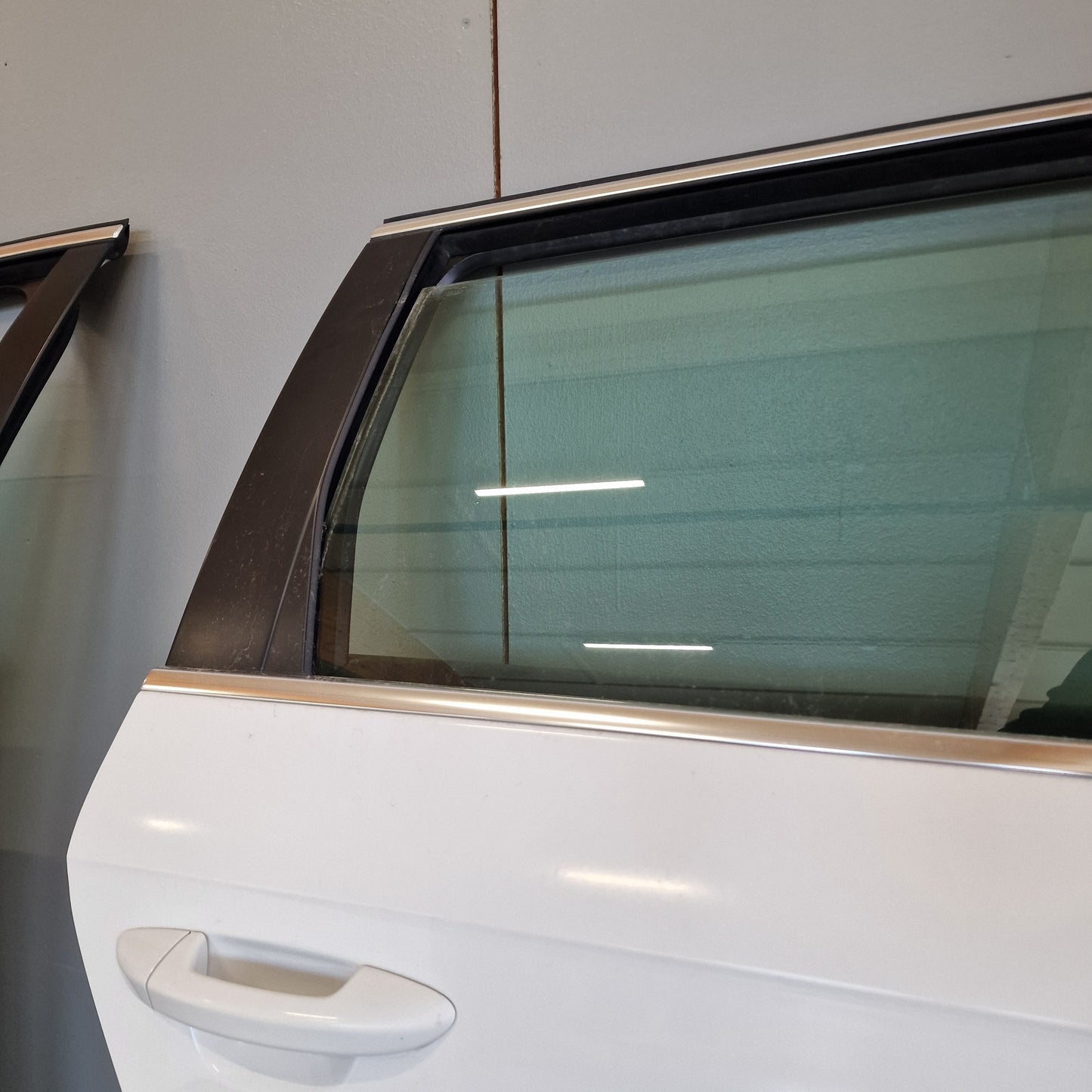 Takaovi, oikea Volkswagen Passat B7 Variant 365 1.6 TDI diesel 2011