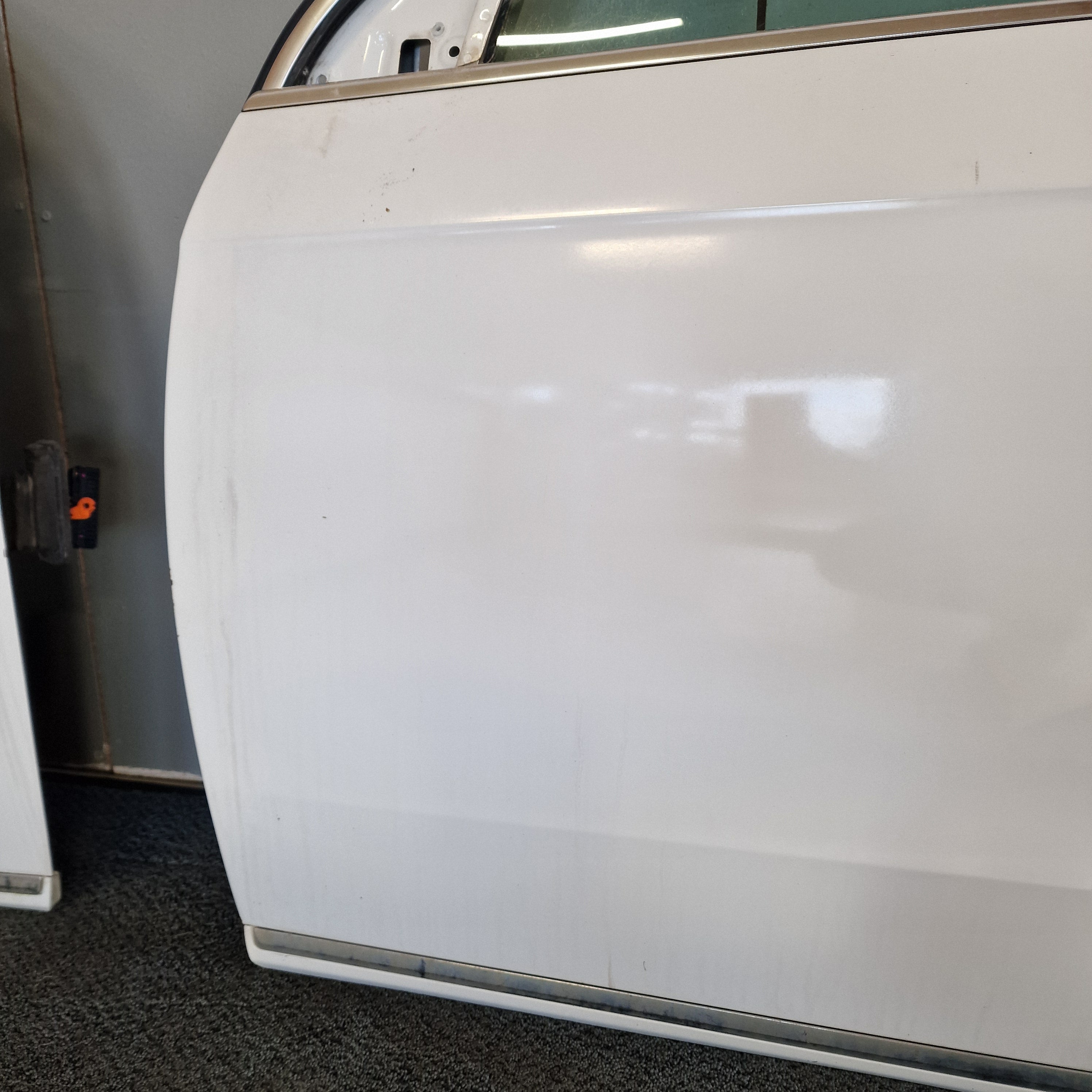 Etuovi, vasen Volkswagen Passat B7 Variant 365 1.6 TDI diesel 2011