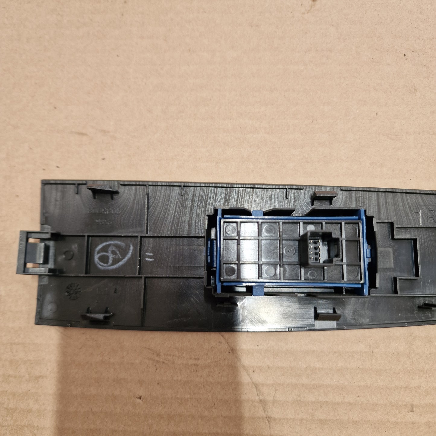 Ohjauskytkin / lasinnostin etu oikea Toyota Avensis StW (T27) 1.8 farmari bensiini 2009, 74231-05180