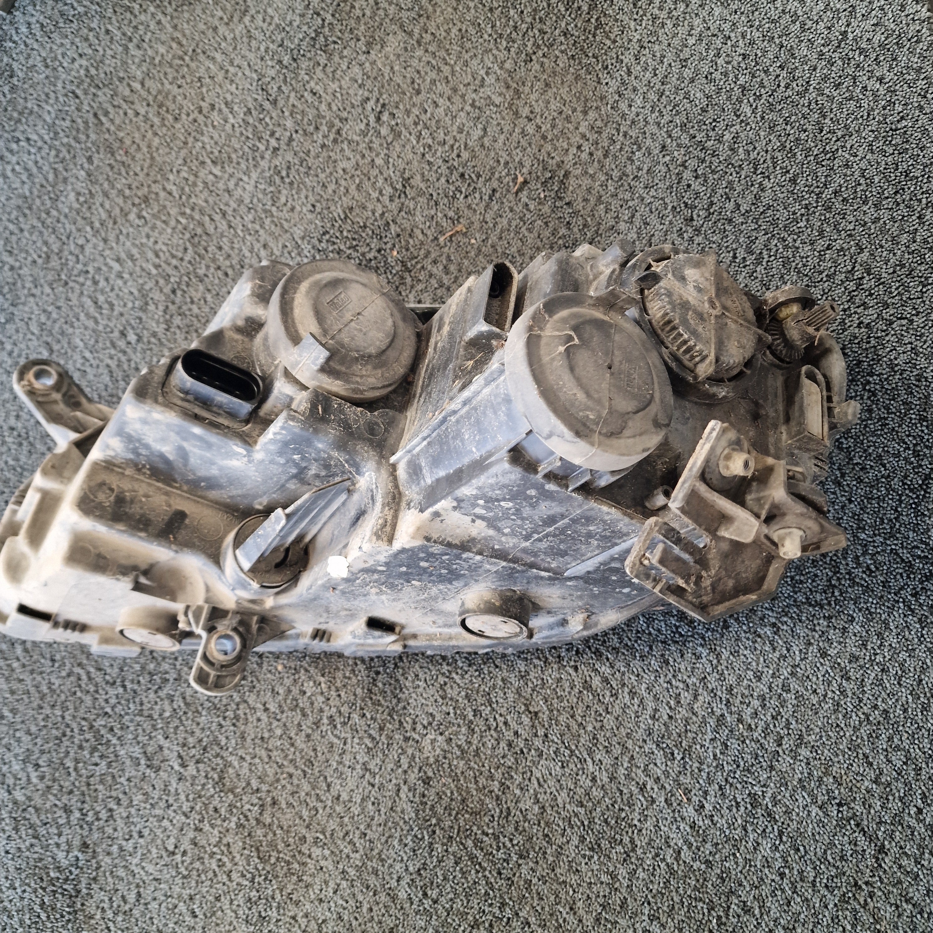 Ajovalo oikea Volkswagen Passat B7 Variant 365 1.6 TDI diesel 2011 3AB941006