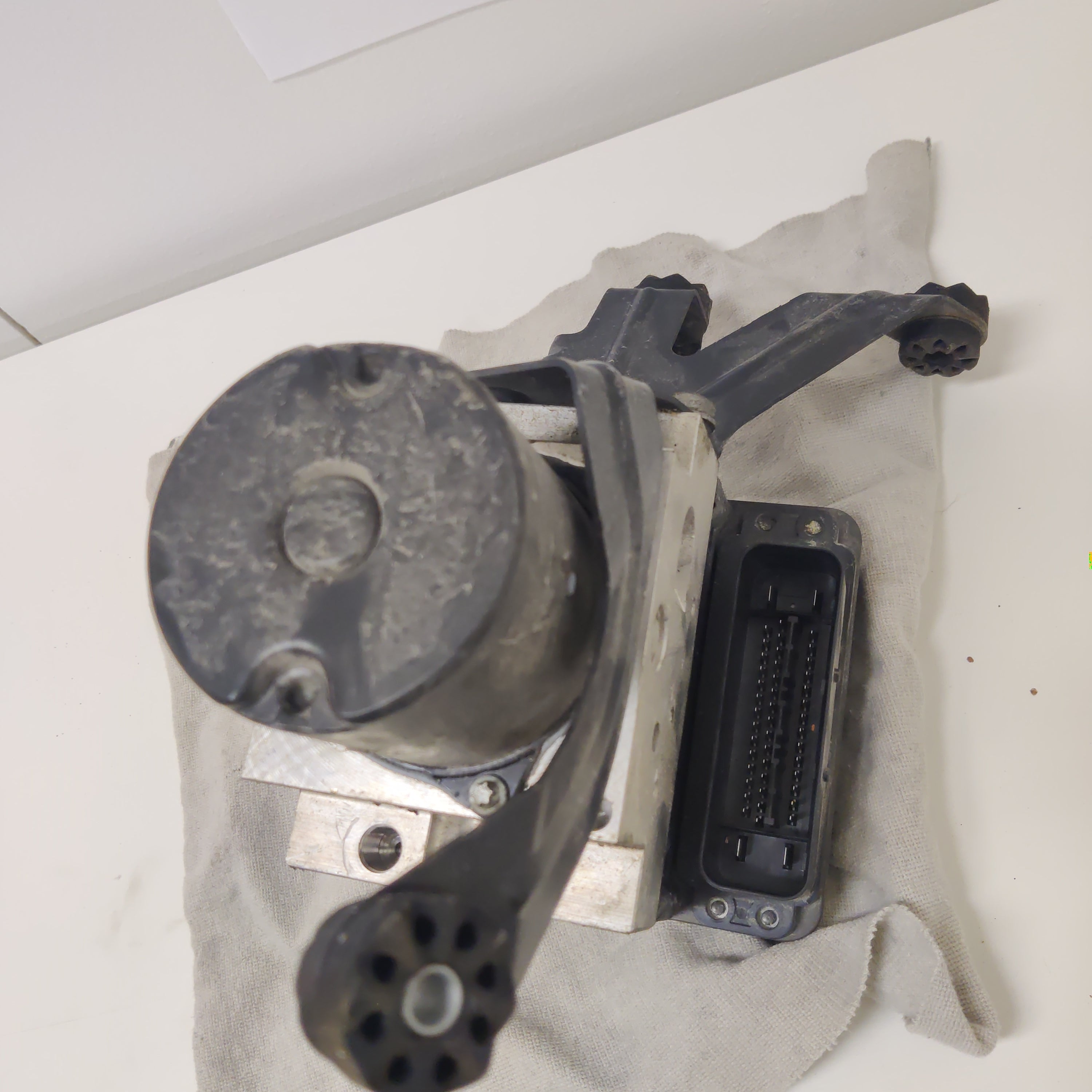 ABS Hydraulikoneisto BMW 5 E61 520D Farmari 2008, 34516783360-02