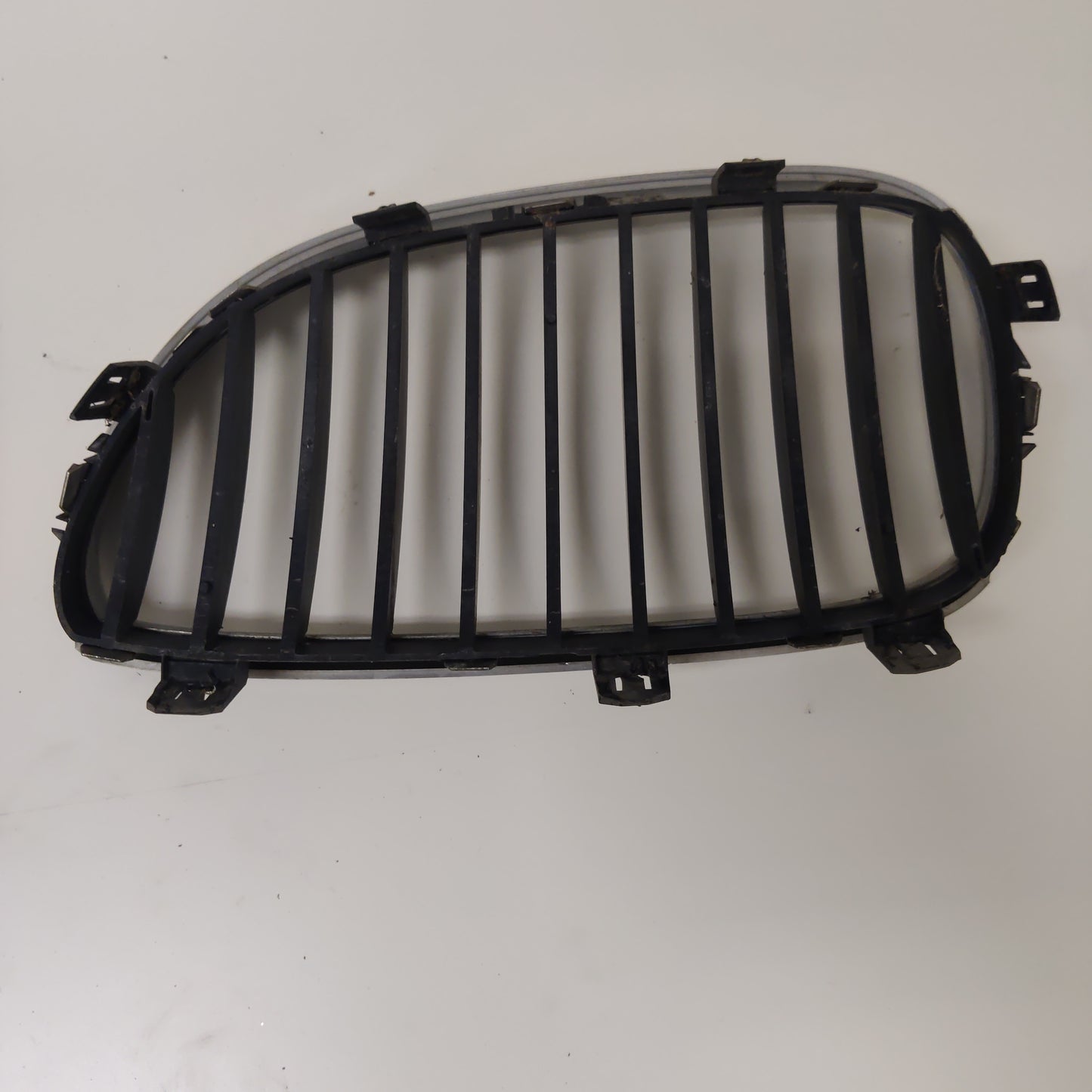 Etusäleikkö oikea BMW 5 E61 520D Farmari 2008